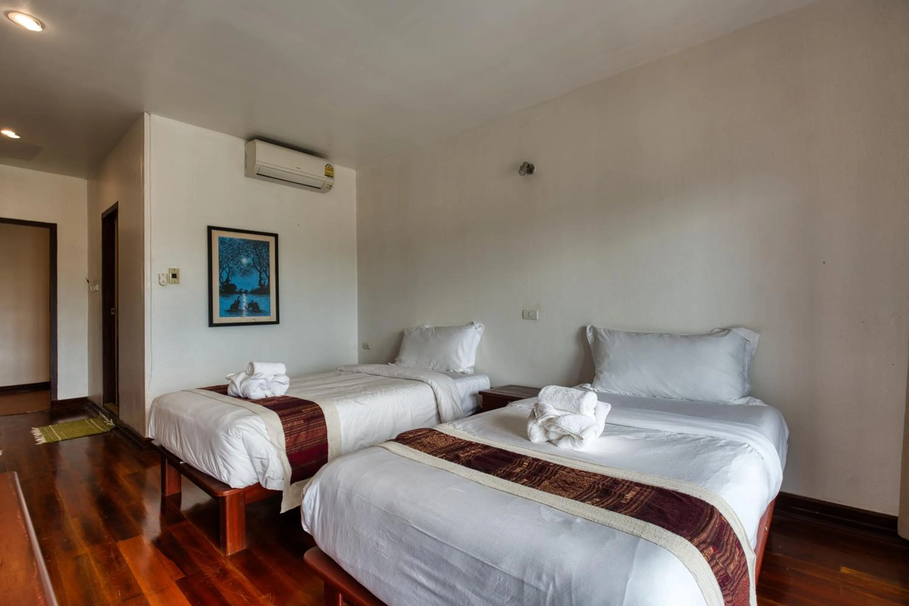 Standard Twin Room in The Elephant Crossing Hotel
