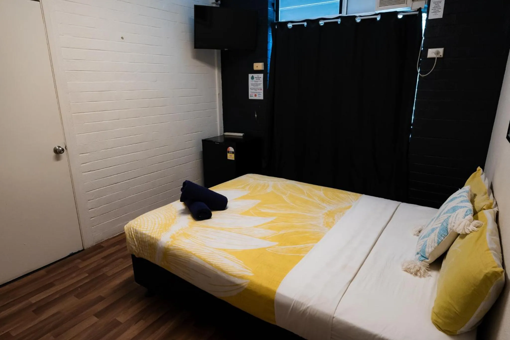 Photo of the whole room, Bed in Youth Shack Backpackers Darwin