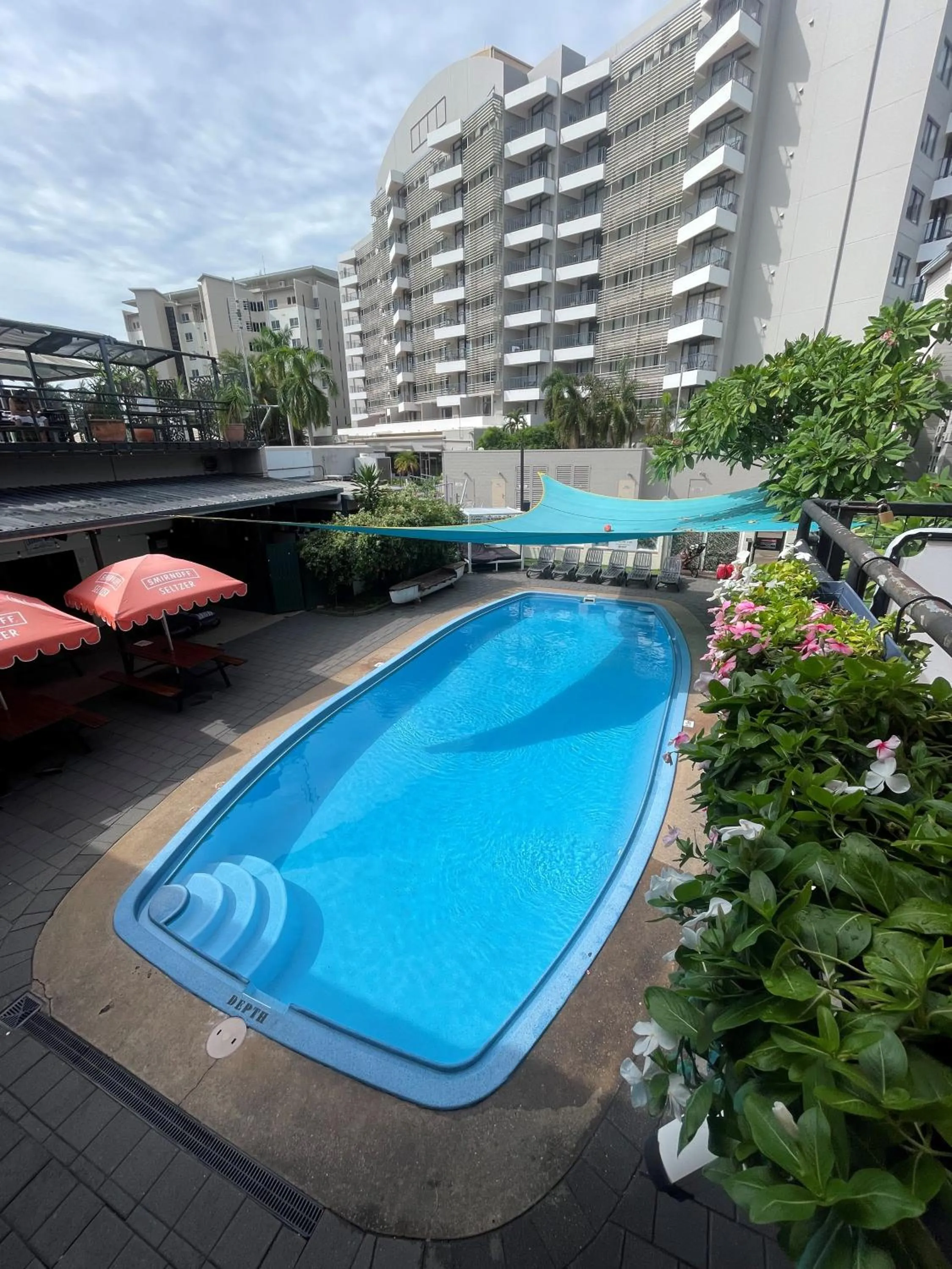 Swimming pool in Youth Shack Backpackers Darwin
