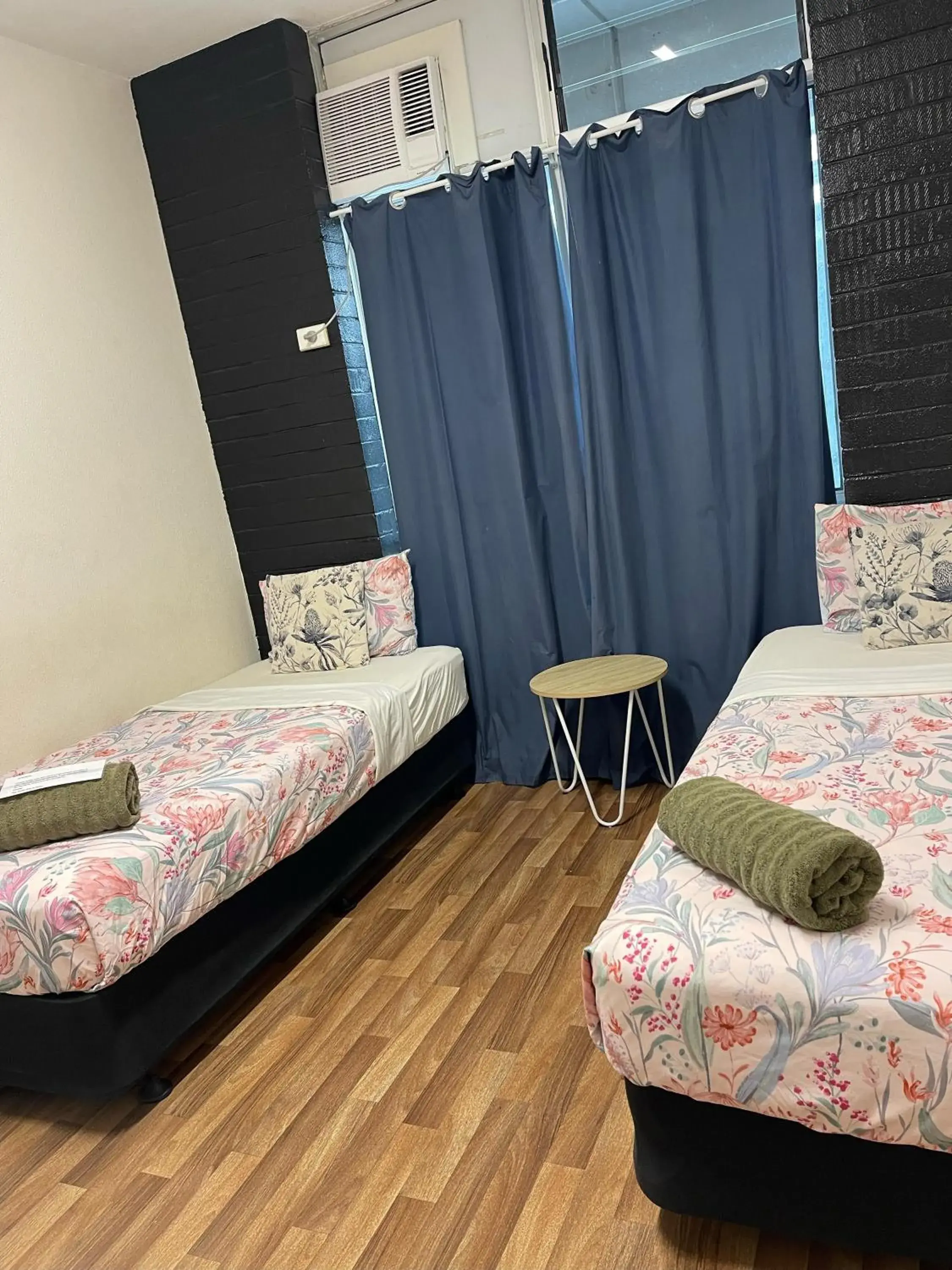 Standard Twin Room in Youth Shack Backpackers Darwin Standard Twin Room in Youth Shack Backpackers Darwin