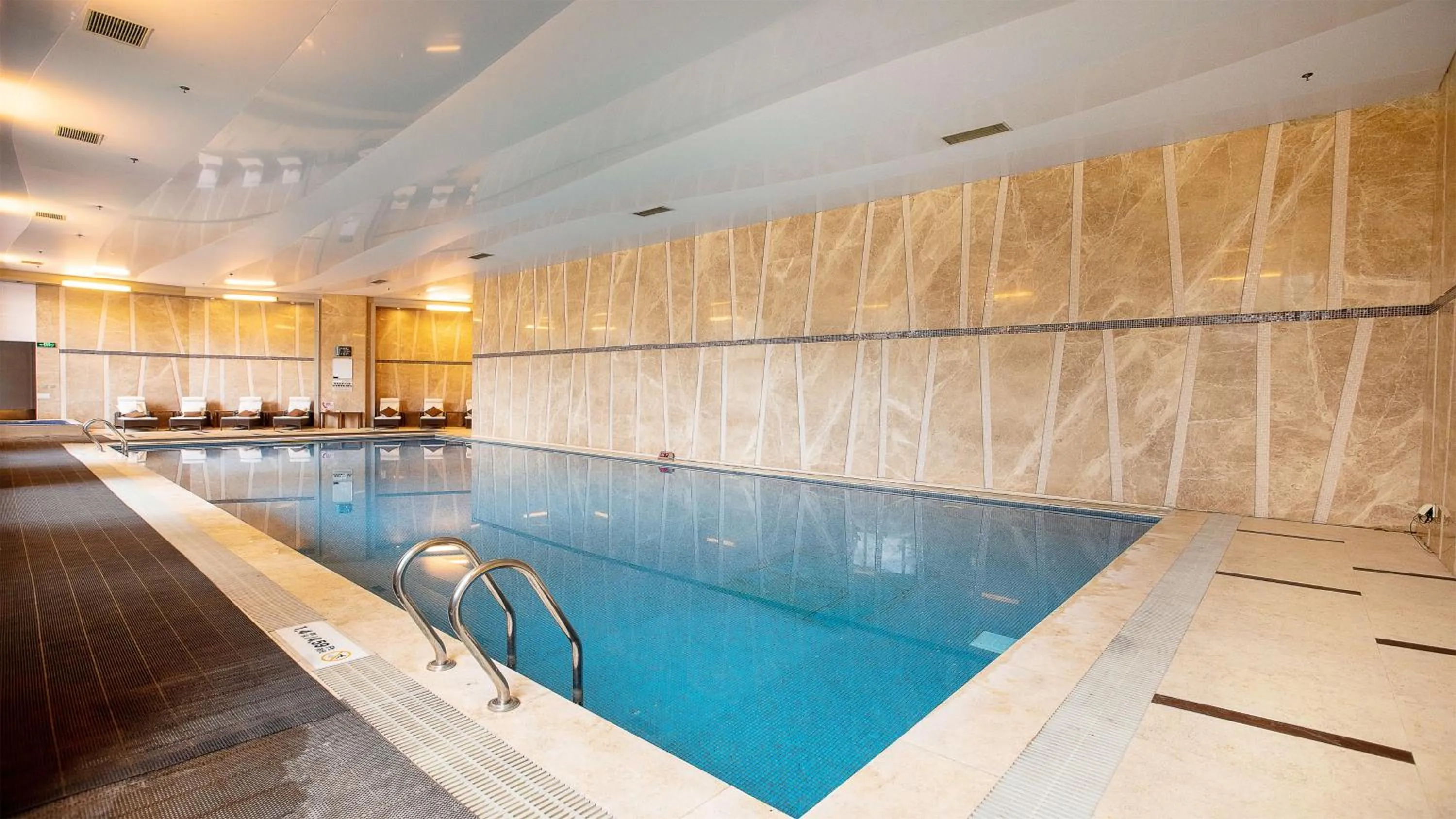 Swimming pool in Holiday Inn Mudanjiang by IHG