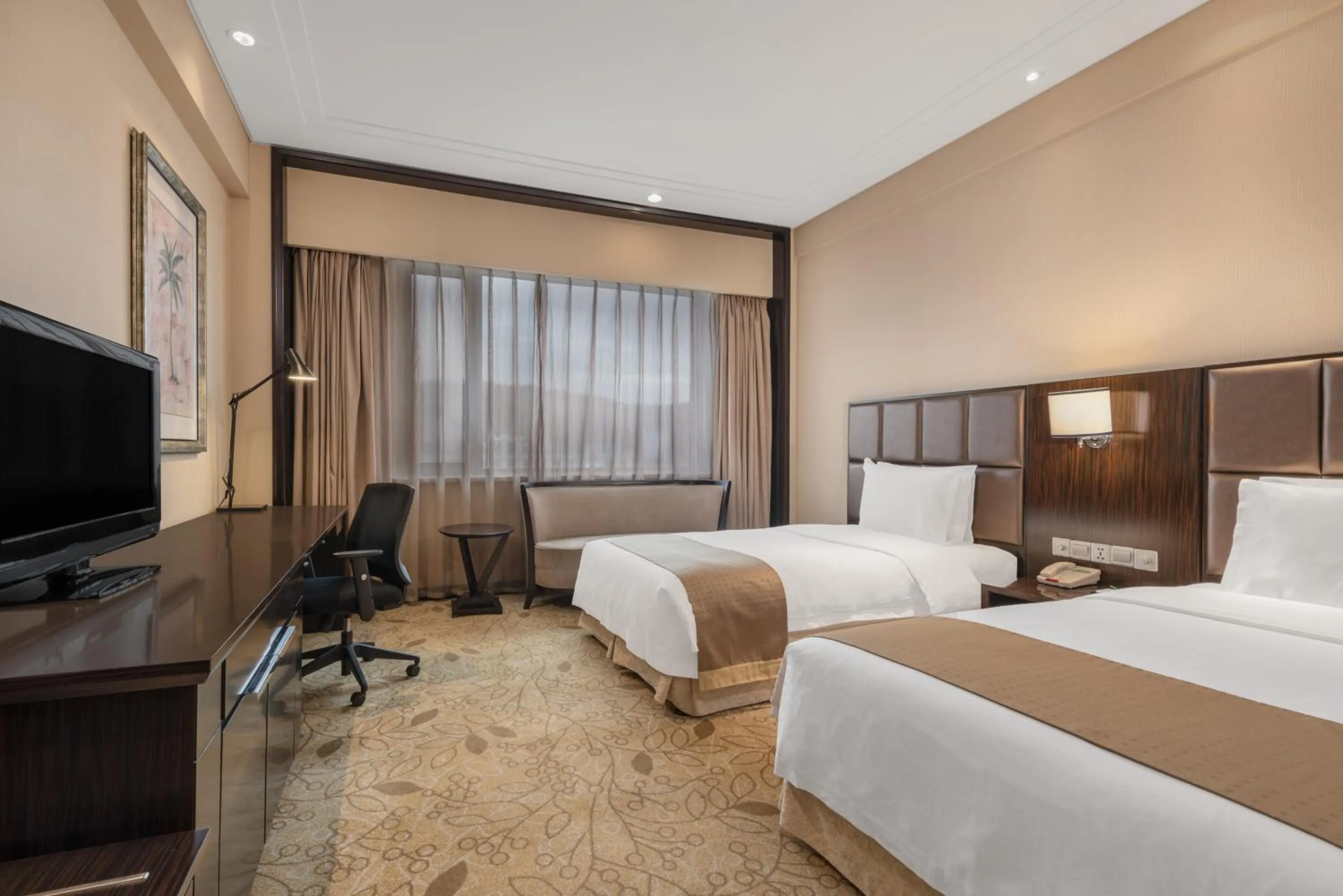 Day, Bed in Holiday Inn Mudanjiang by IHG