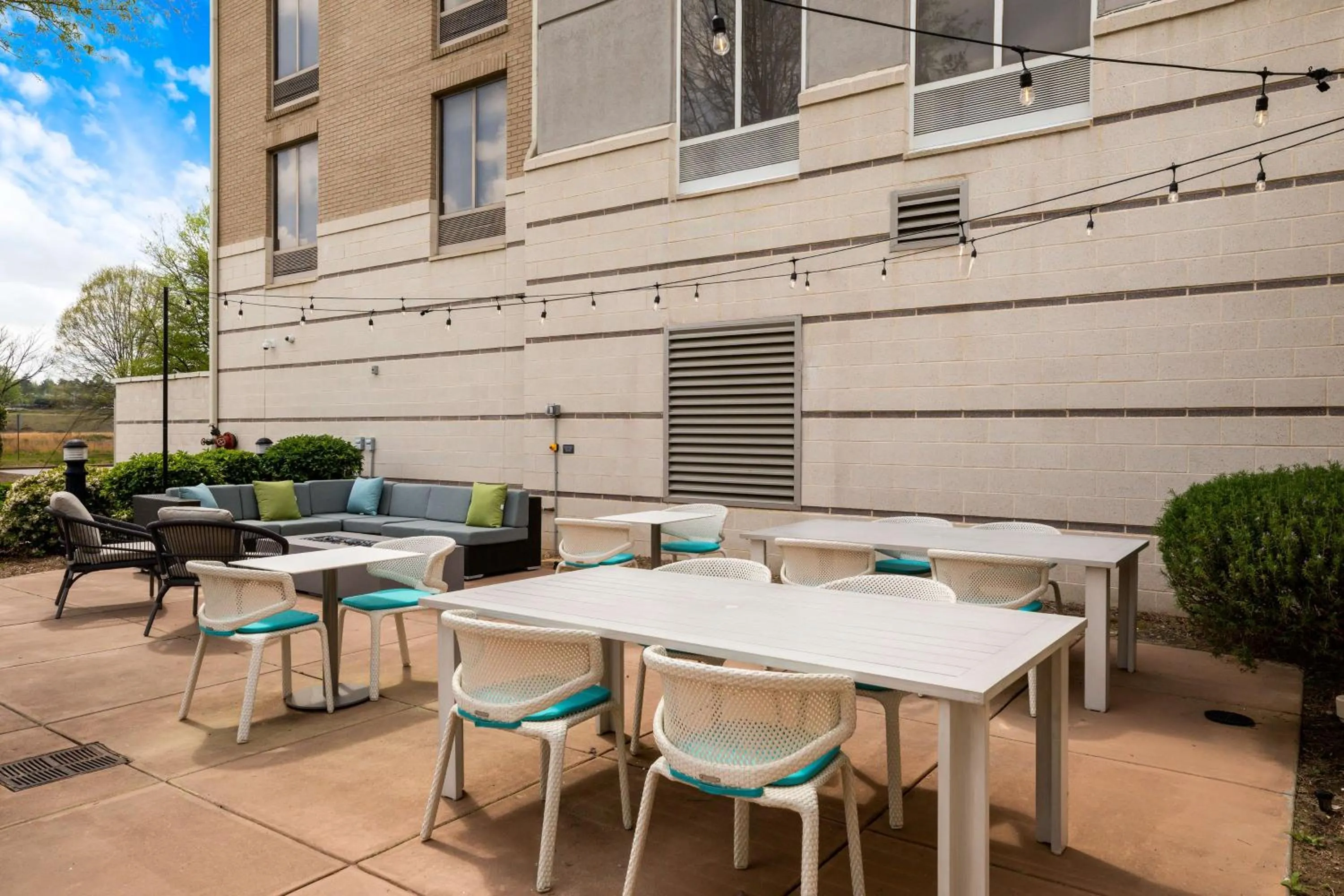Patio in Hilton Garden Inn Atlanta East/Stonecrest