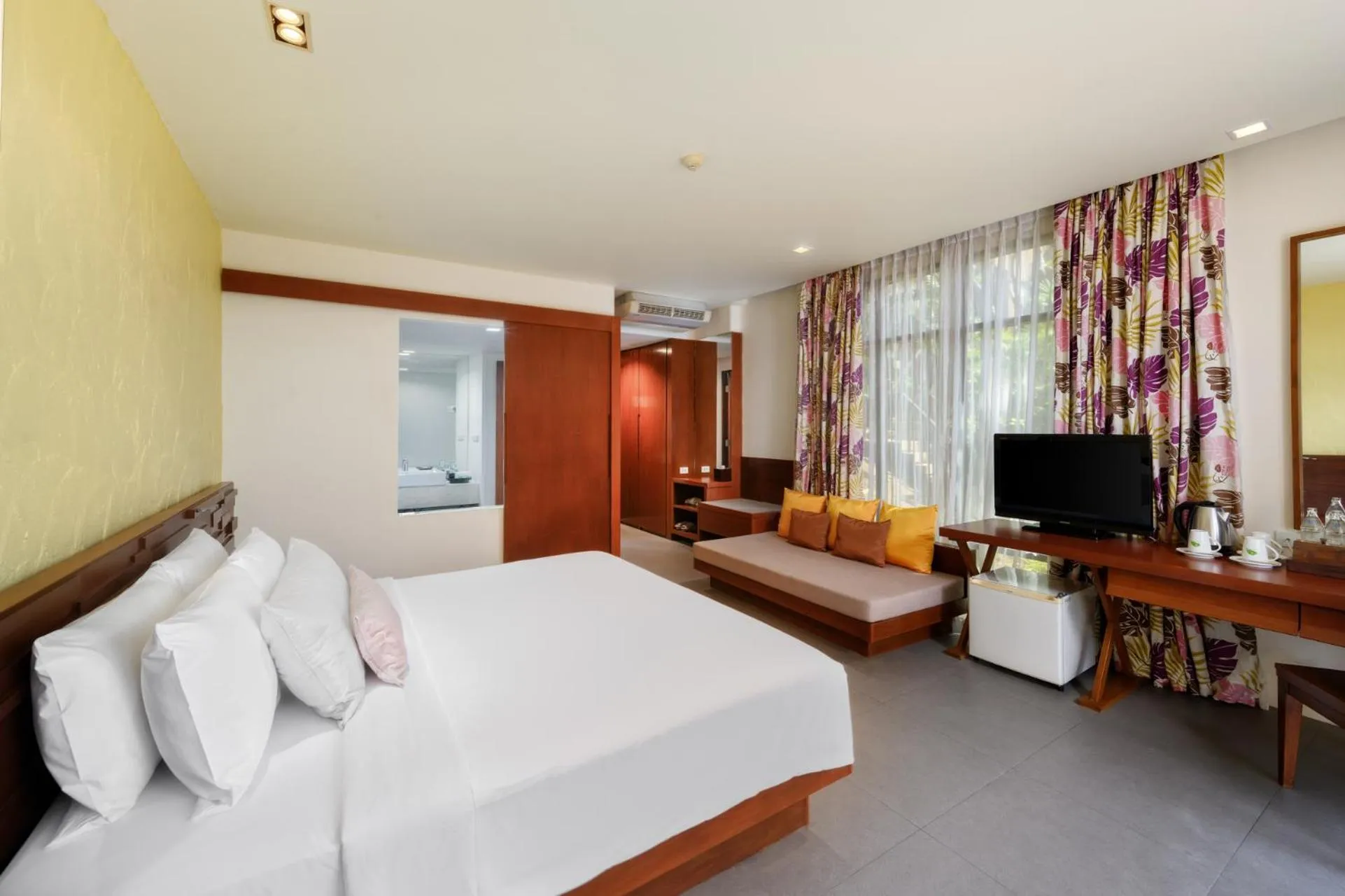 Bedroom, Bed in Karon Phunaka Resort