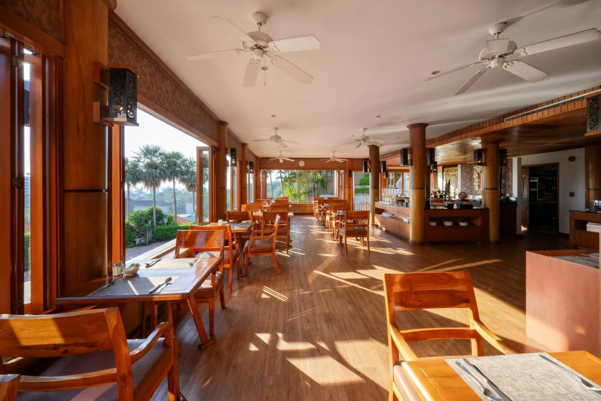 Restaurant/places to eat in Karon Phunaka Resort