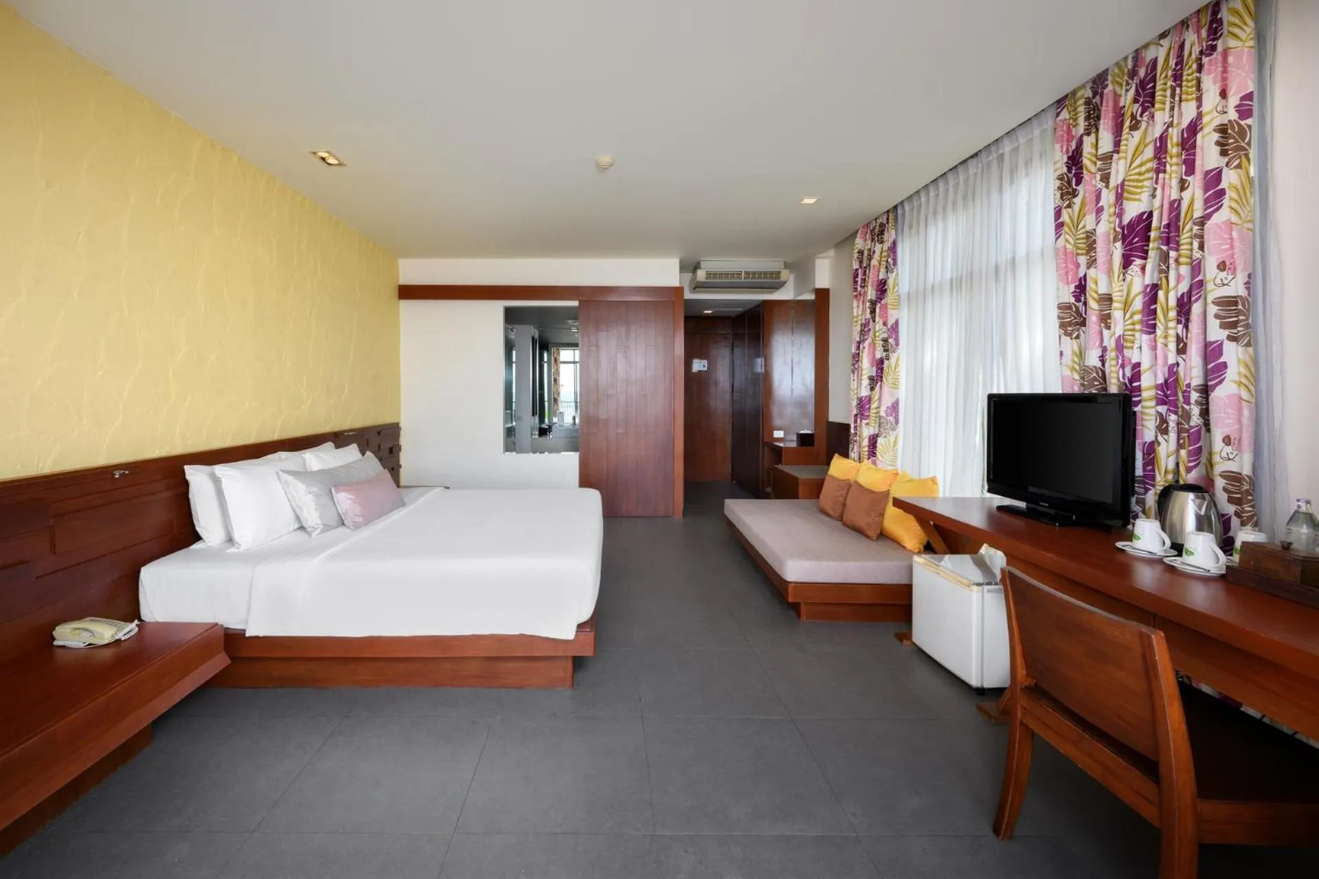 Bedroom, Bed in Karon Phunaka Resort