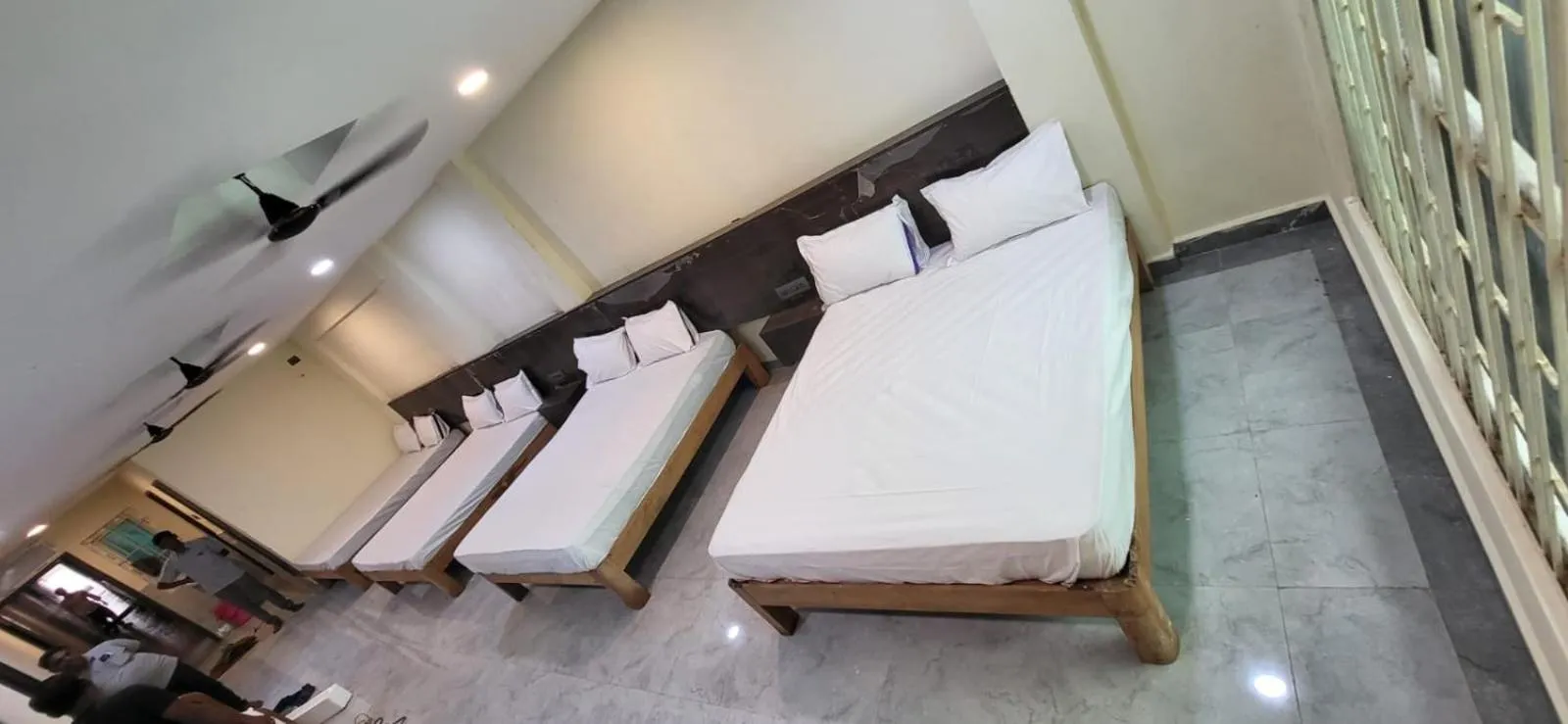 Bed in SGS Residency