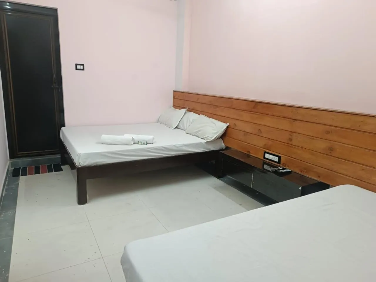 Bed in SGS Residency