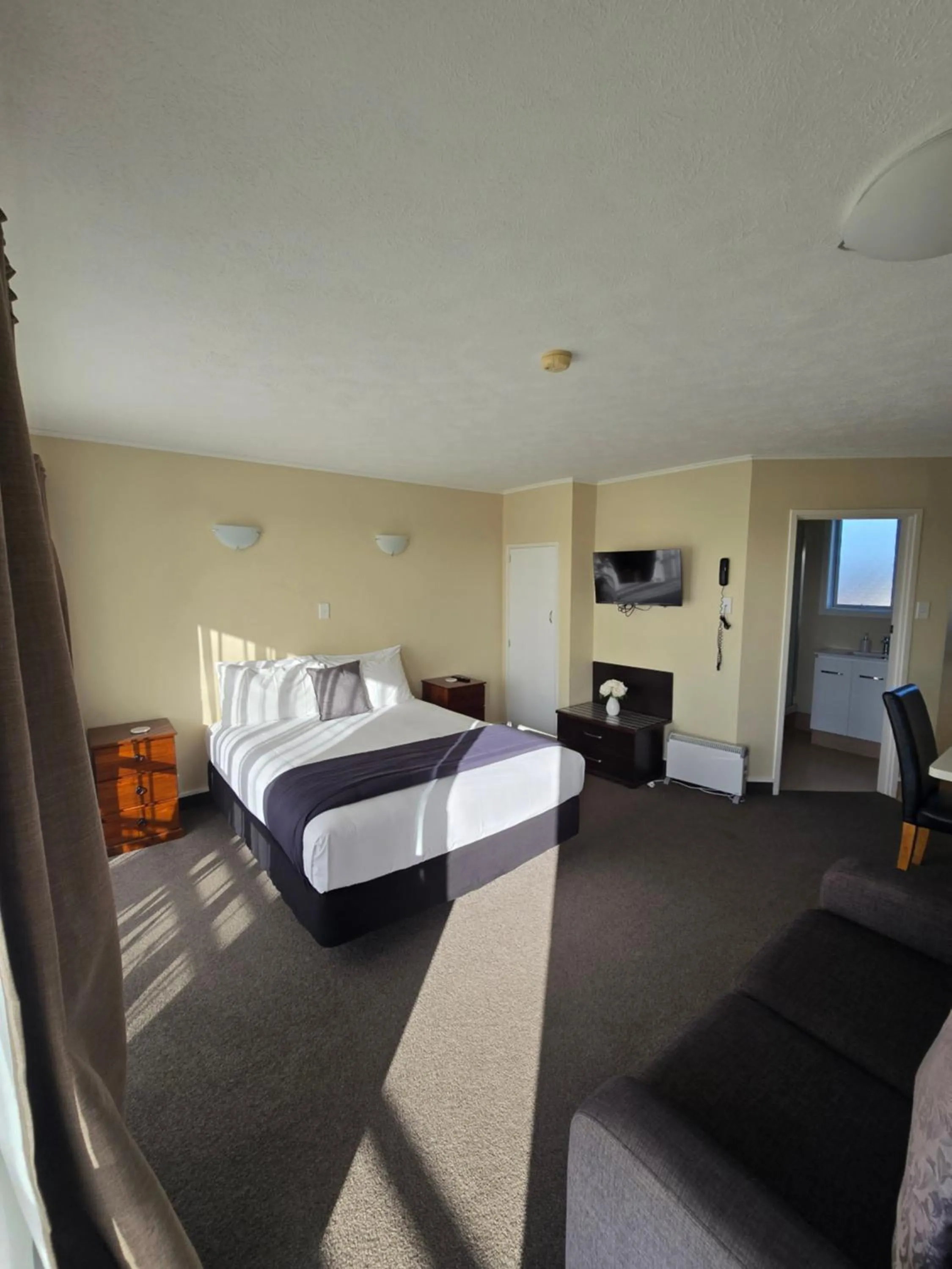 Bed in Monarch Motel