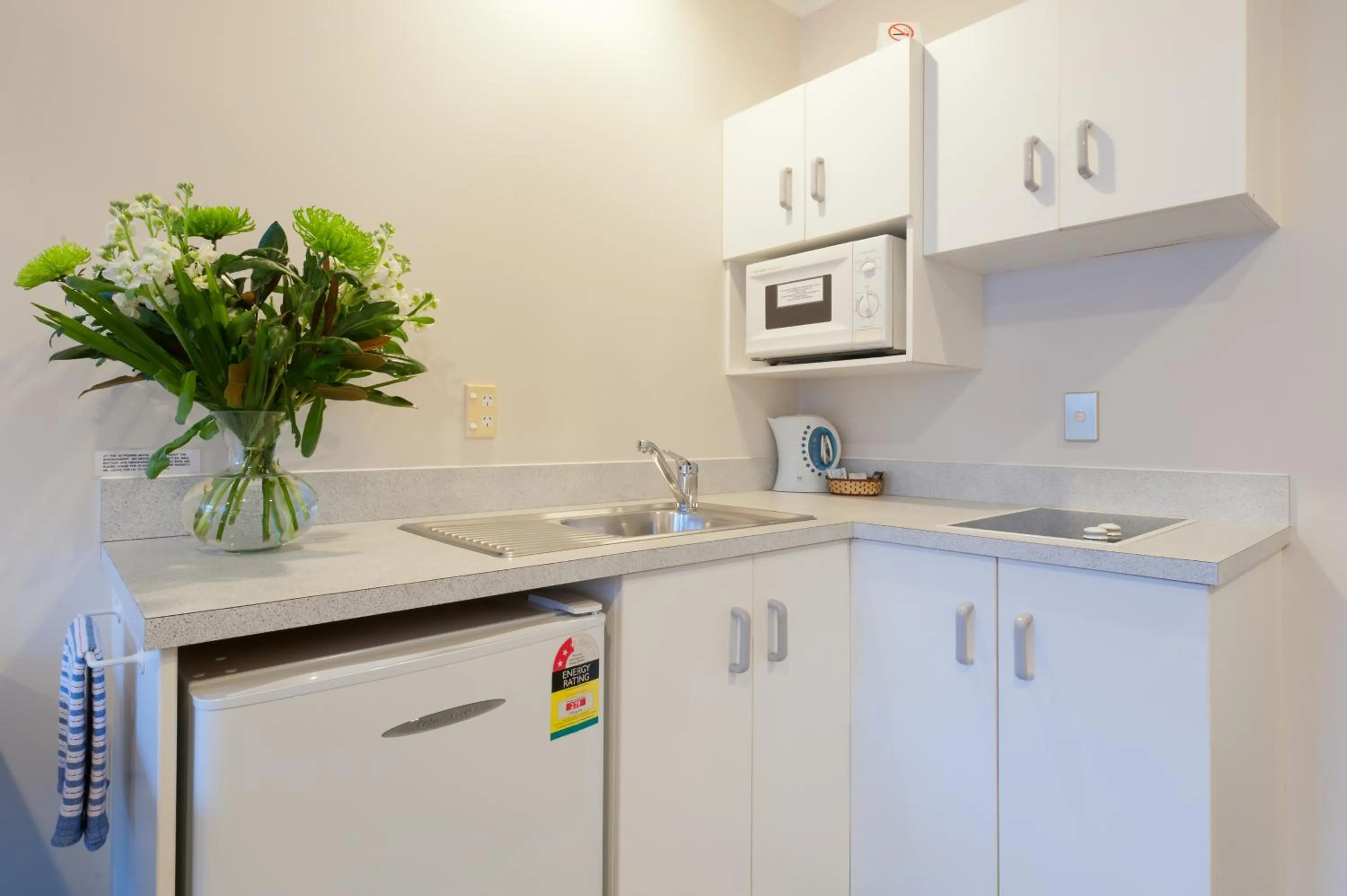 Coffee/tea facilities in Outrigger Motel