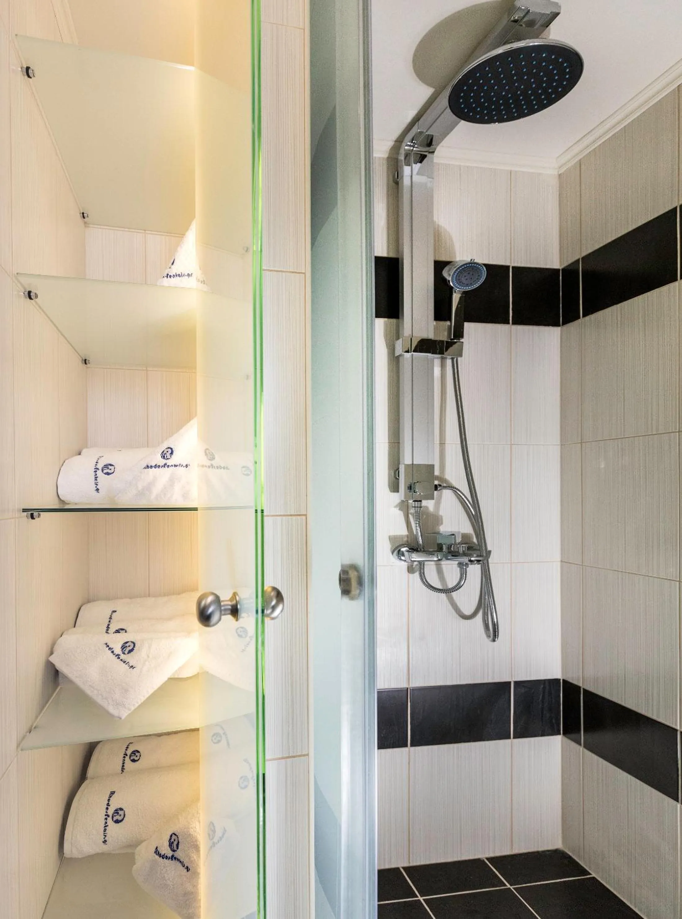 Toilet in Rhodes Central Suite