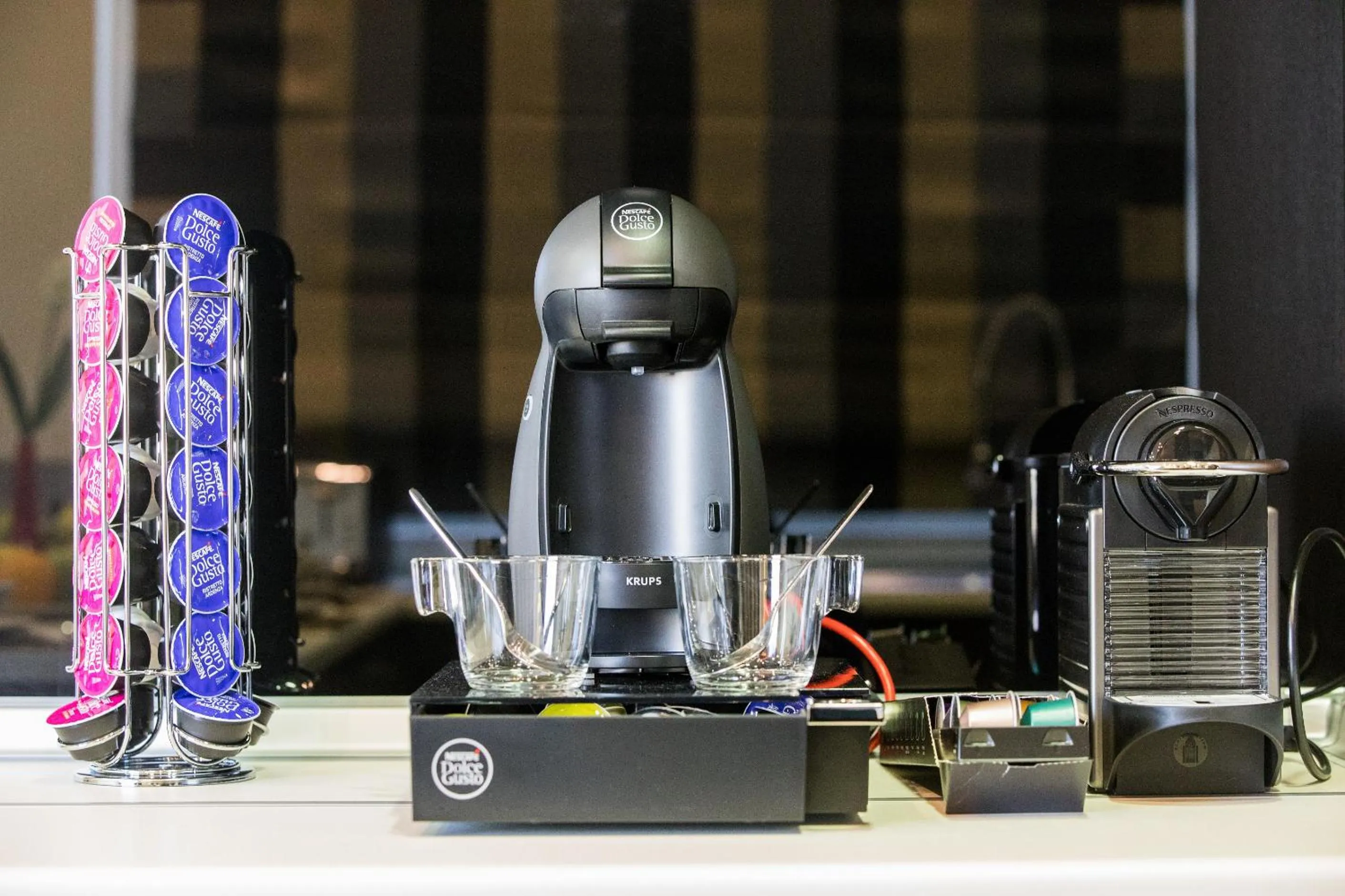 Coffee/tea facilities in Rhodes Central Suite