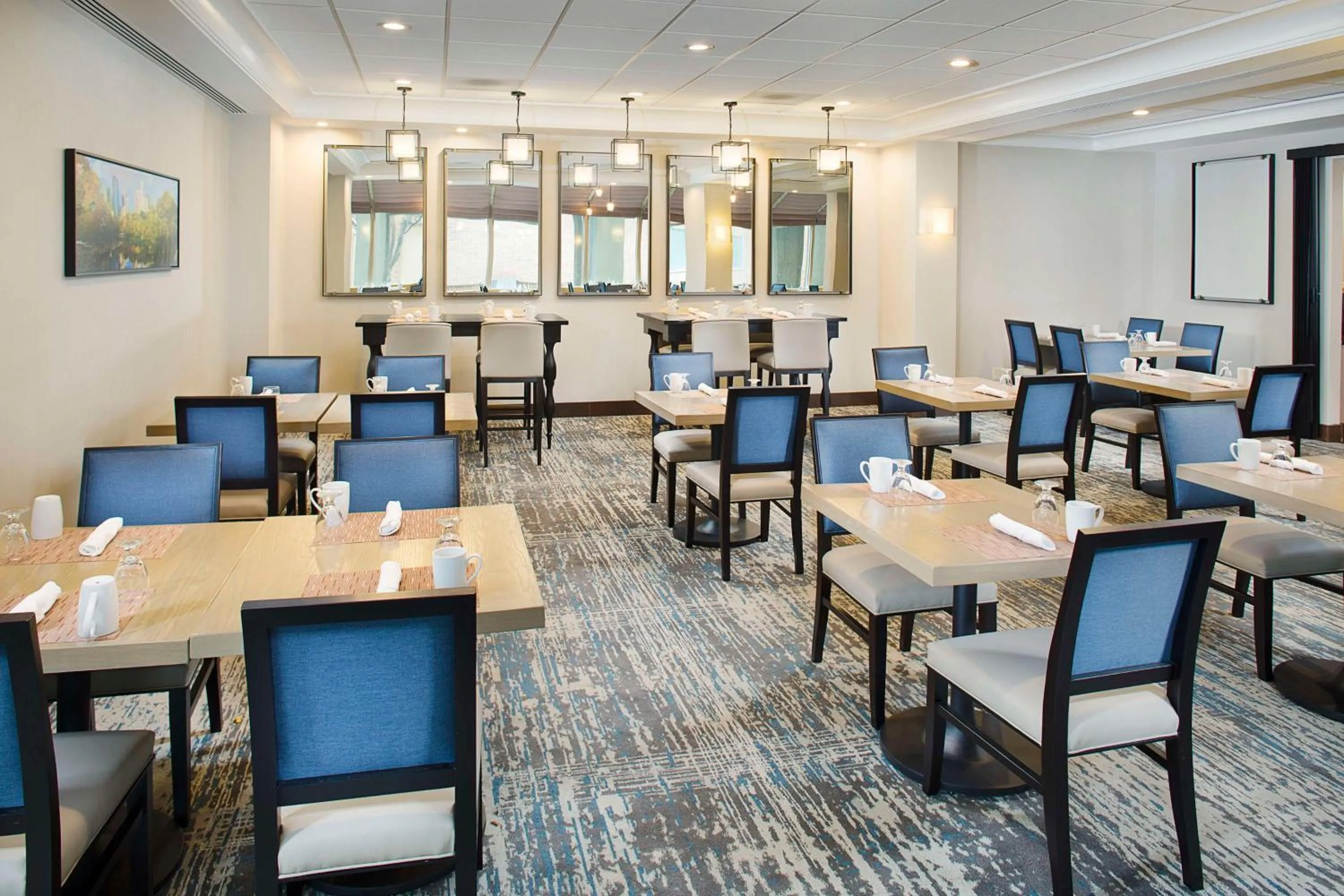 Restaurant/places to eat in Hilton Atlanta Perimeter Suites