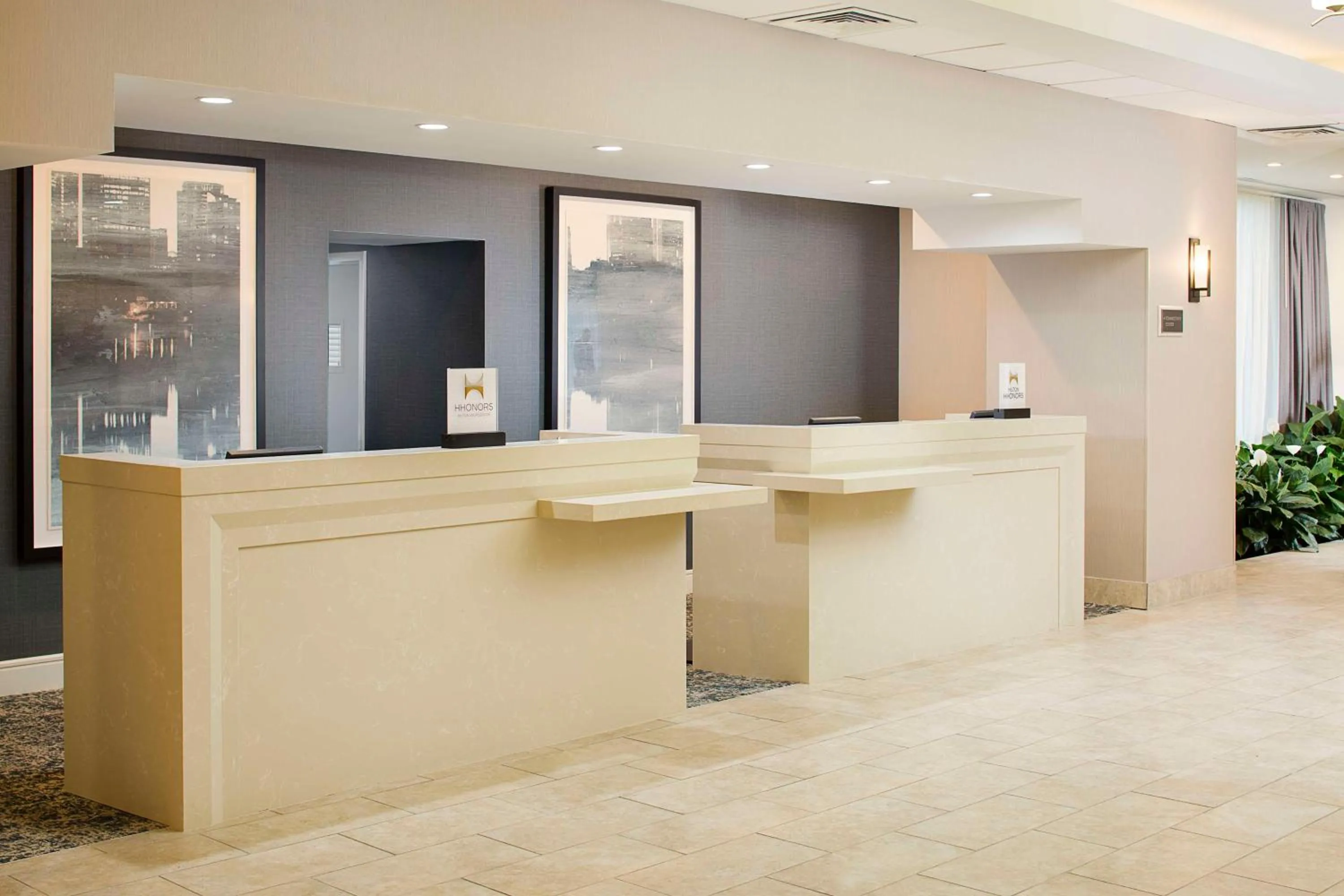 Lobby or reception in Hilton Atlanta Perimeter Suites