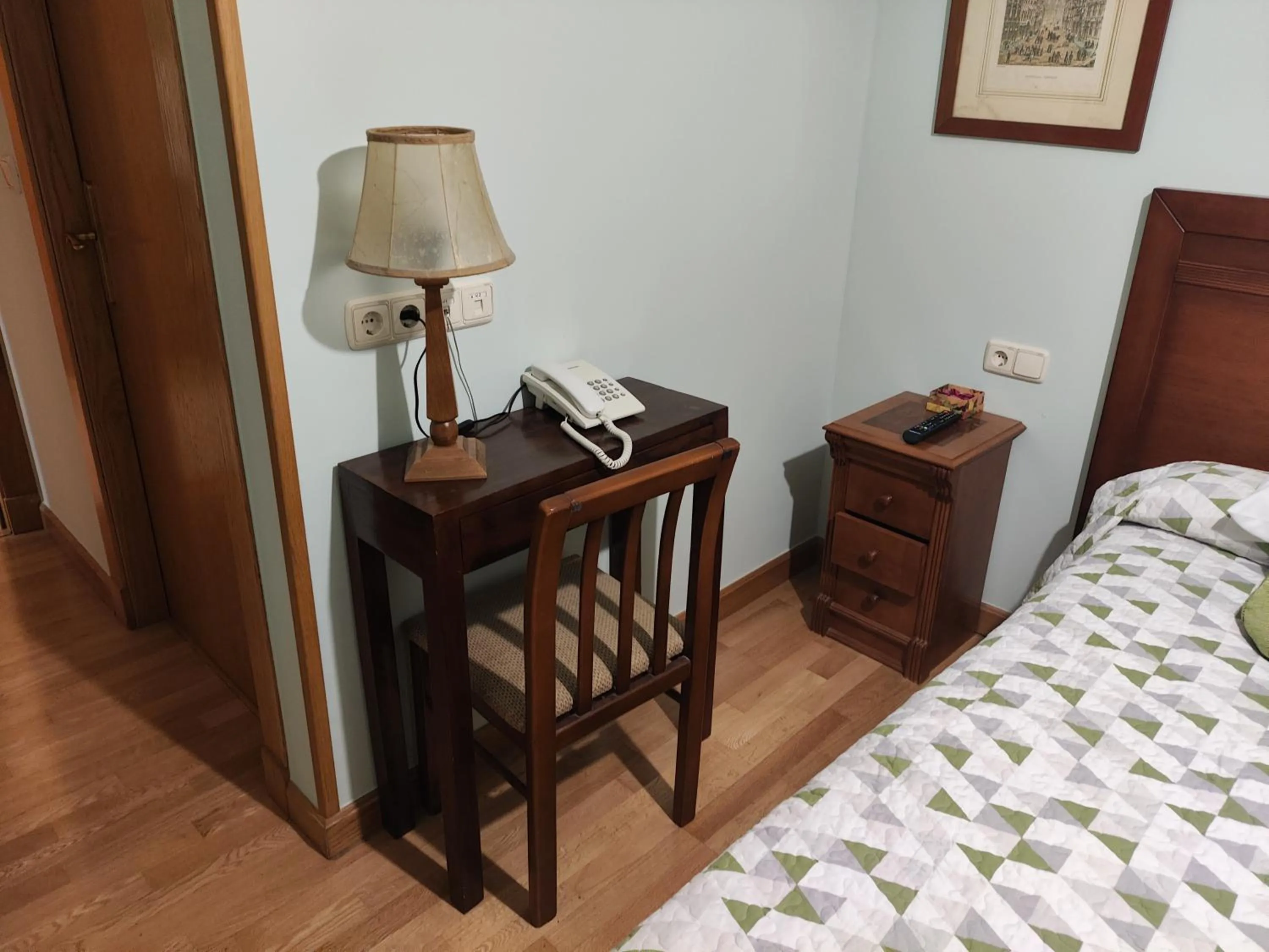 hair dresser, Bed in Hotel Azkue