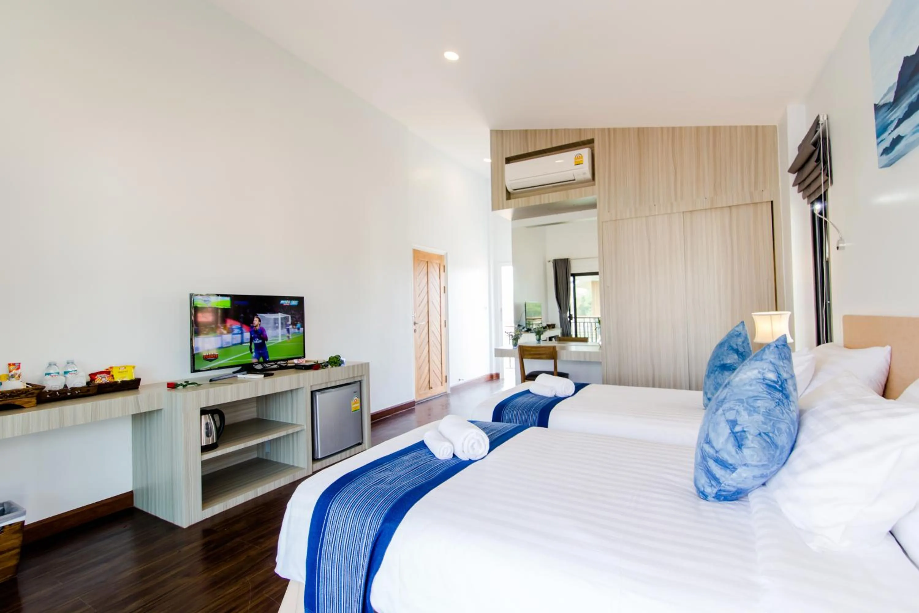 Photo of the whole room, Bed in Phuruakeeree Resort