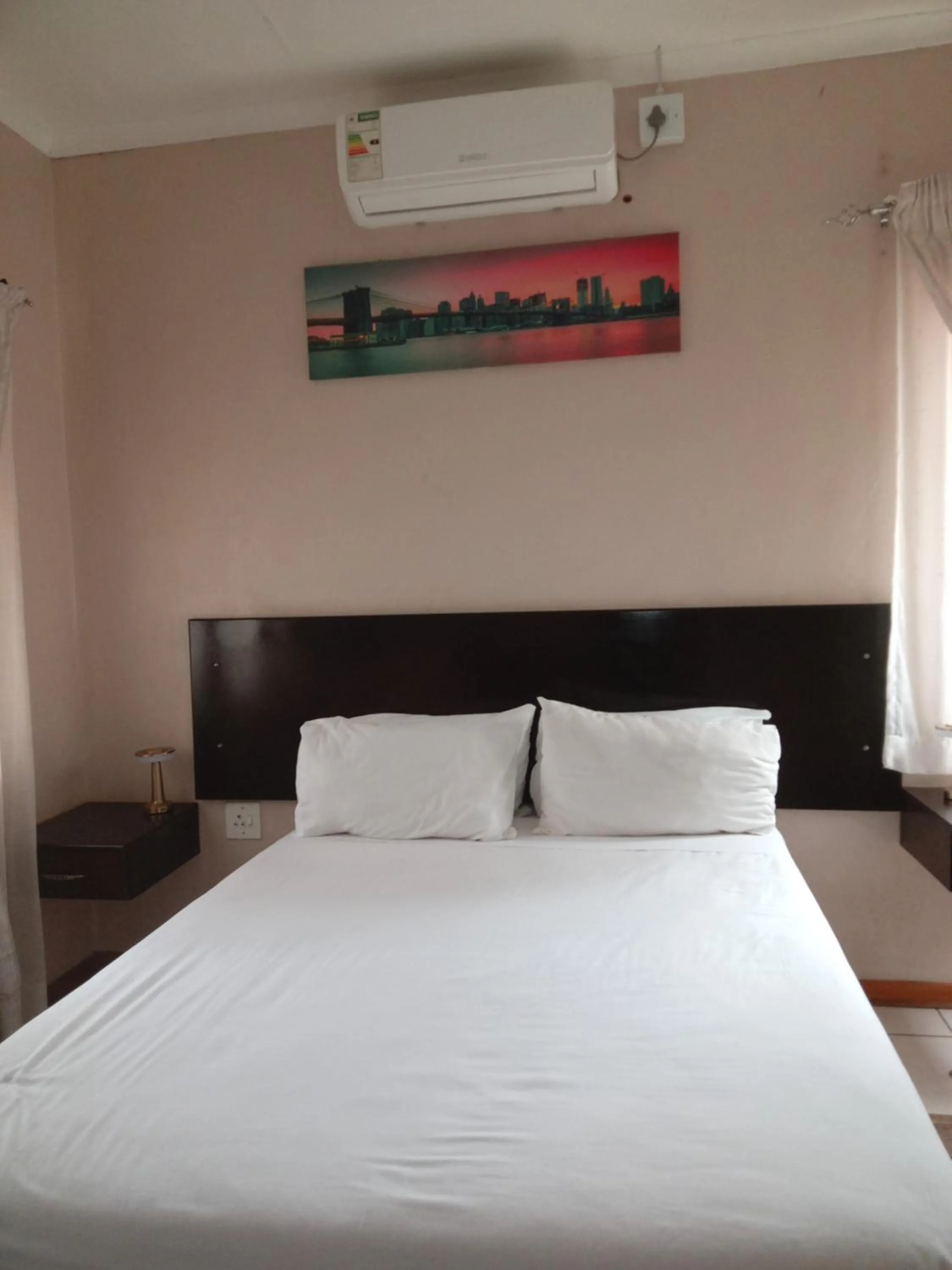 air conditioner, Bed in Vuya Nathi Bed and Breakfast