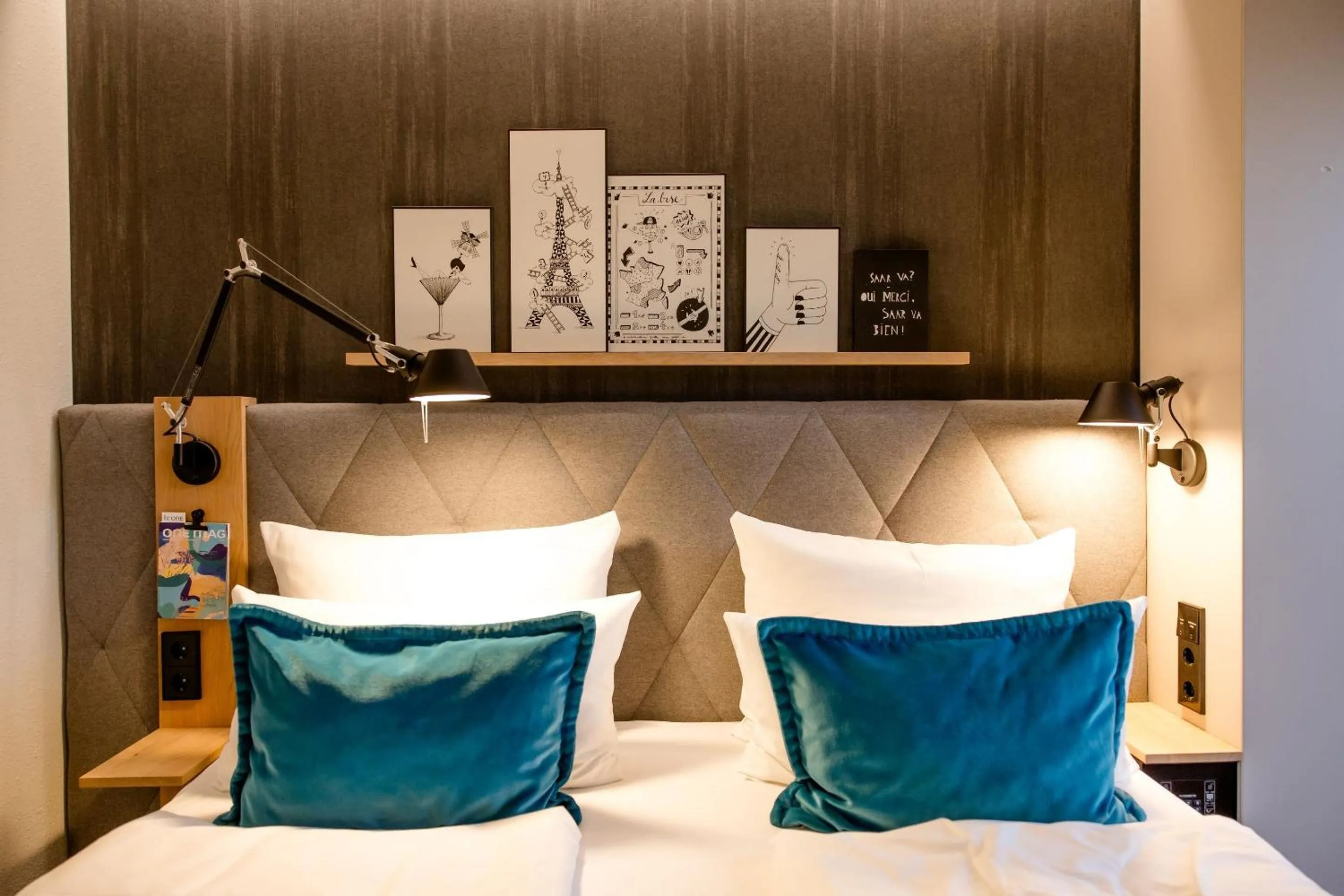 Photo of the whole room, Bed in Motel One Saarbrücken