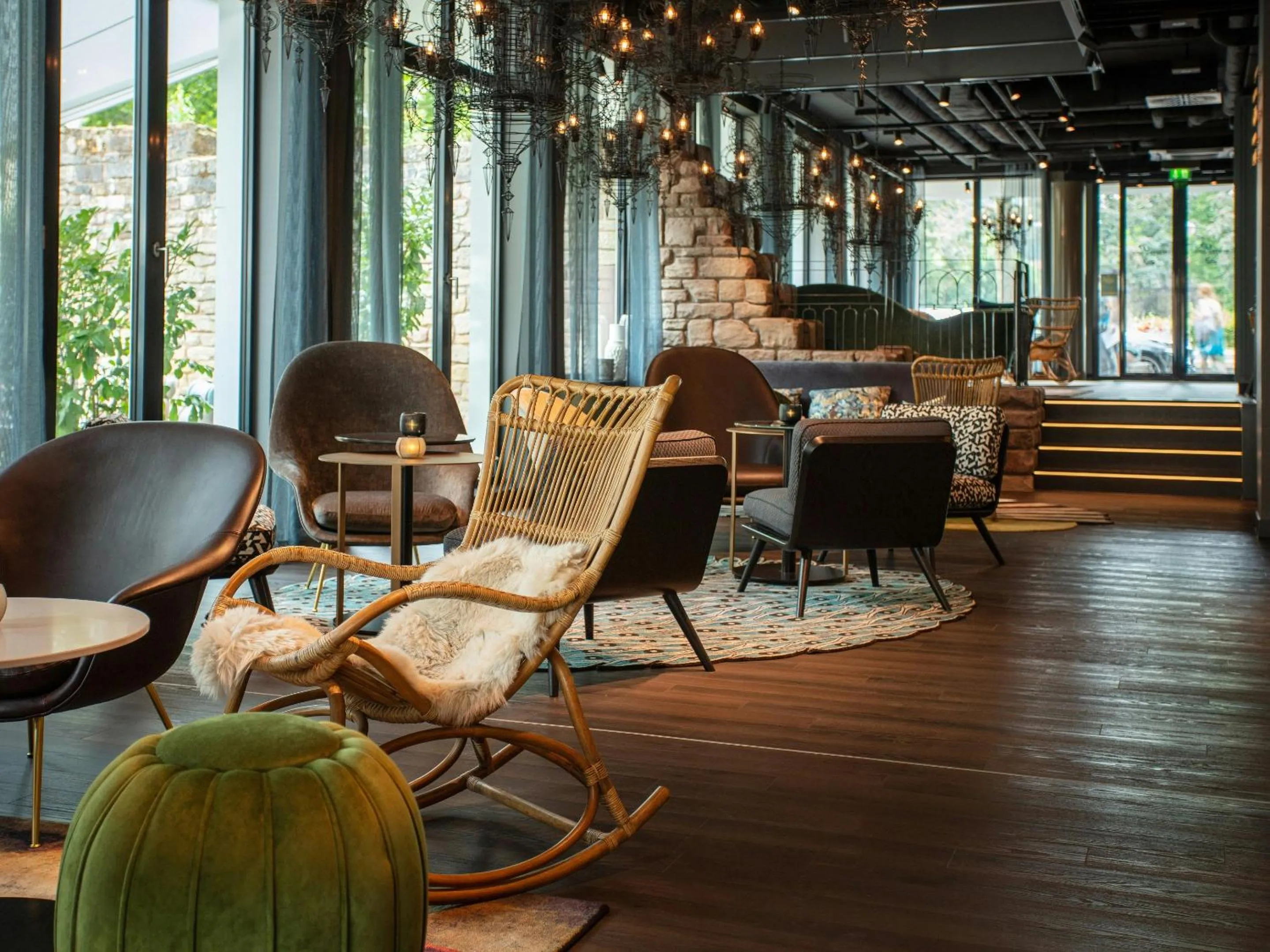 Lounge or bar in Motel One Saarbrücken