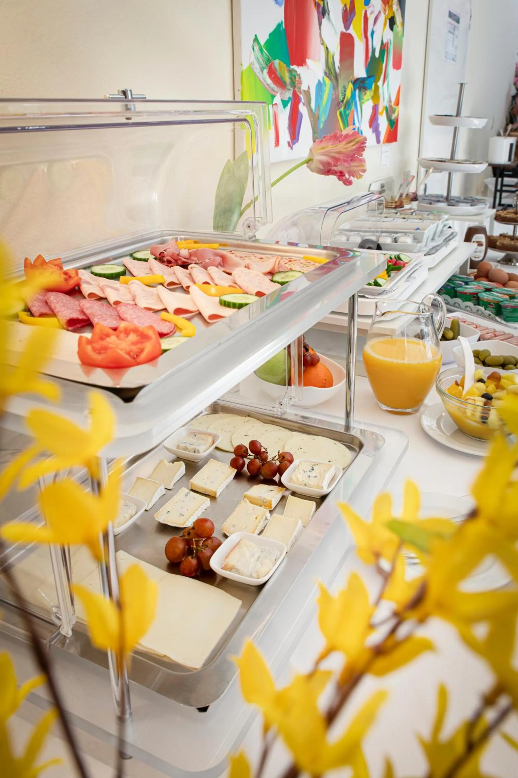 Breakfast in Hotel Biederstein am Englischen Garten