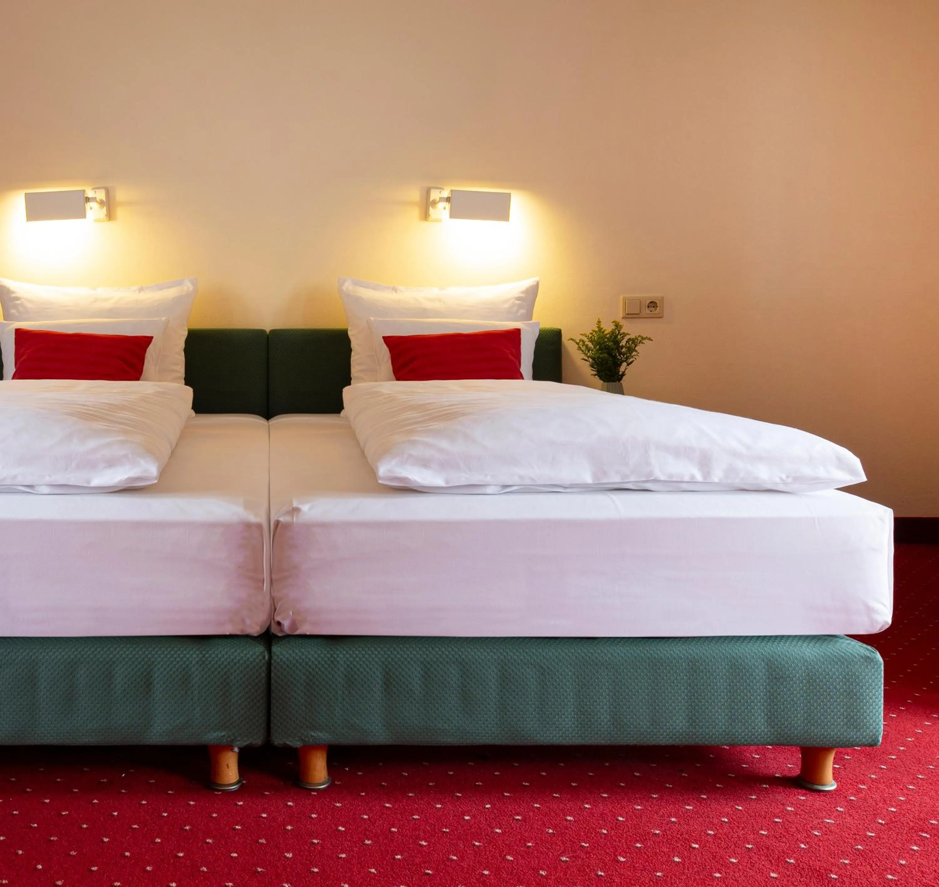 Bed in Hotel Biederstein am Englischen Garten