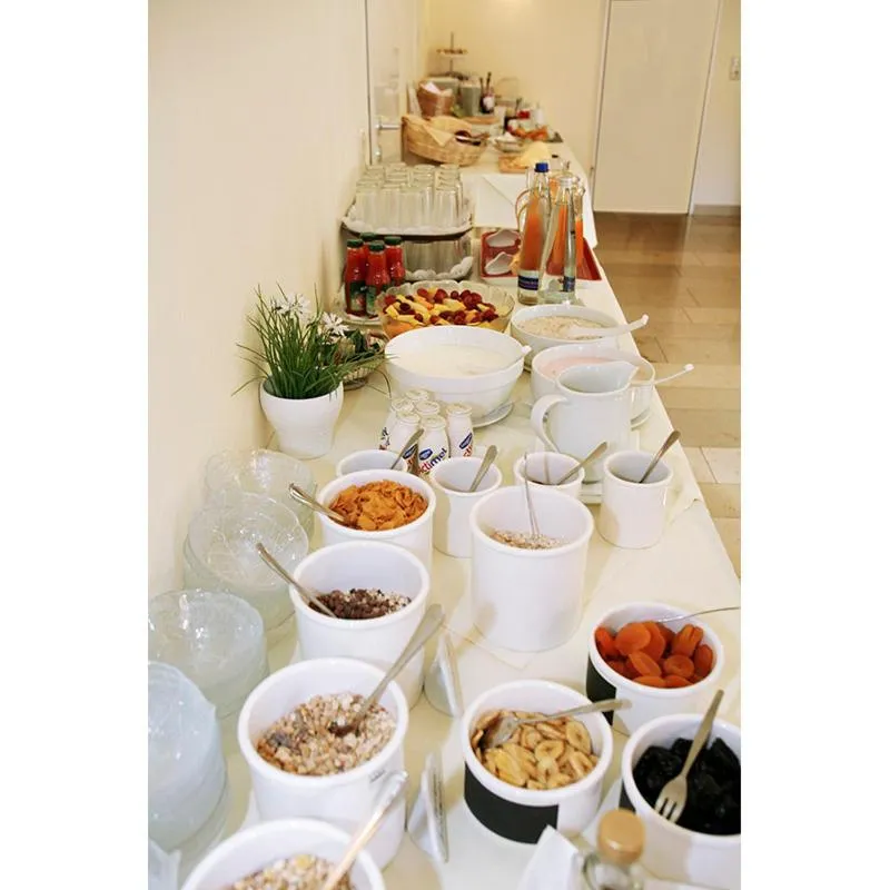 Food and drinks in Hotel Biederstein am Englischen Garten