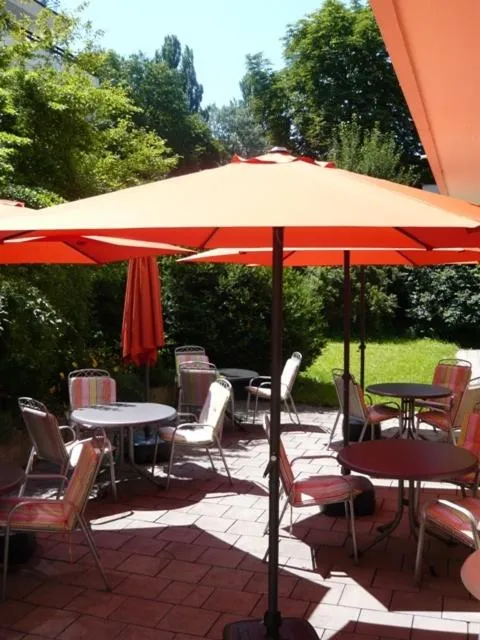 Restaurant/places to eat in Hotel Biederstein am Englischen Garten