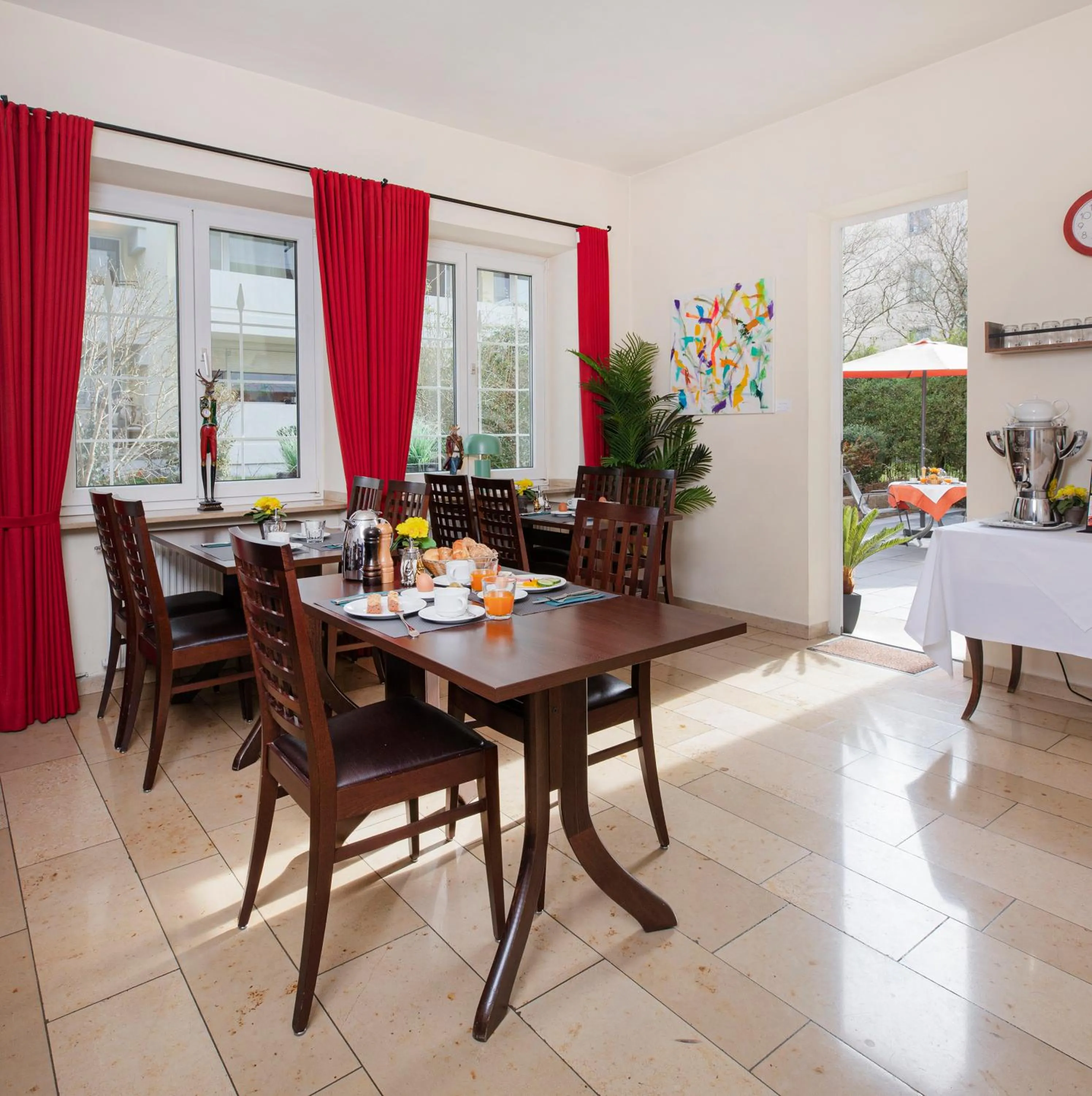 Breakfast in Hotel Biederstein am Englischen Garten