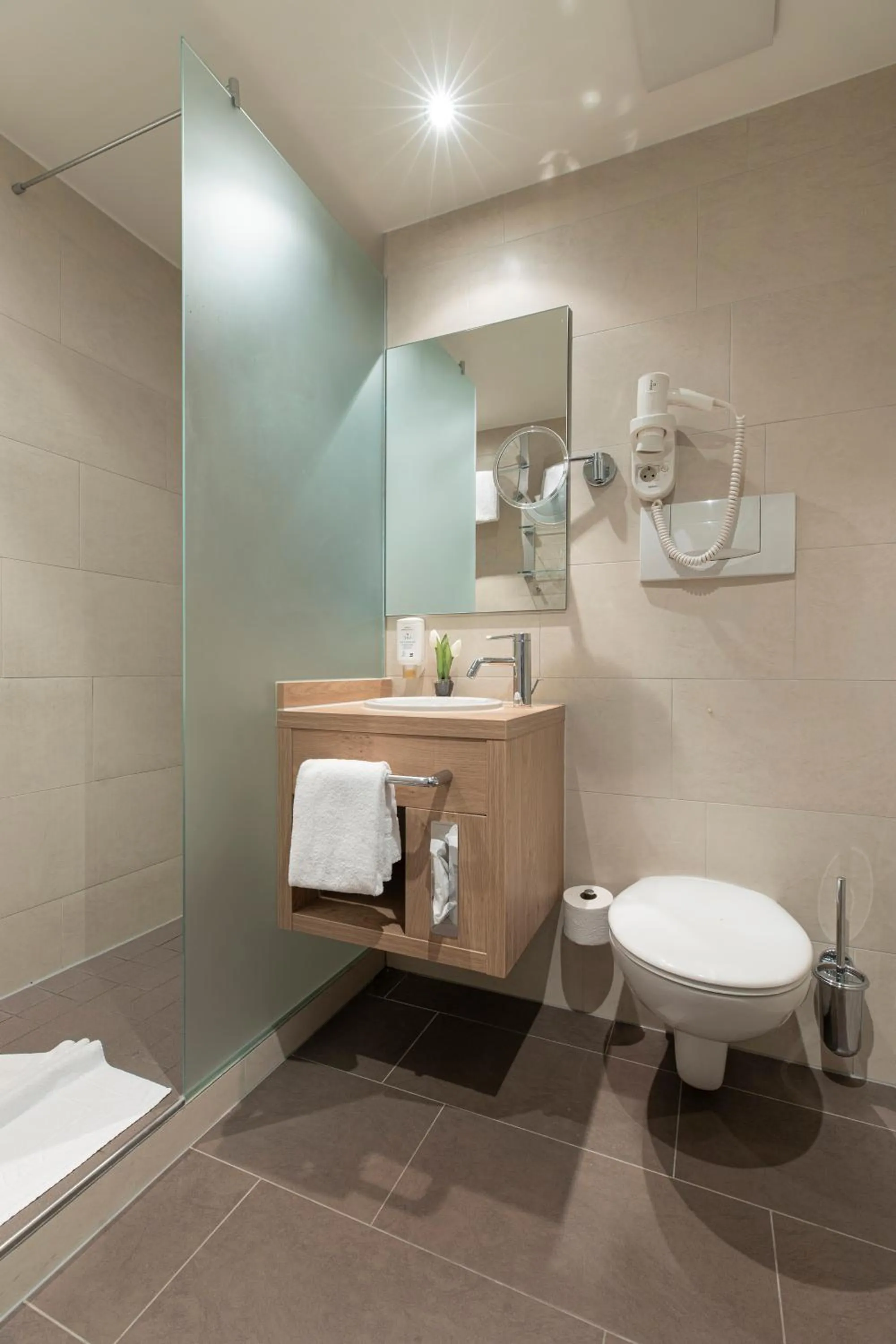 Bathroom in Hotel Biederstein am Englischen Garten