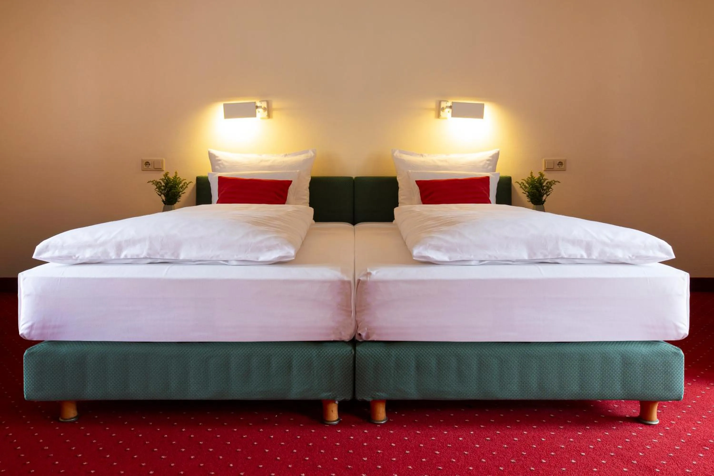 Bed in Hotel Biederstein am Englischen Garten