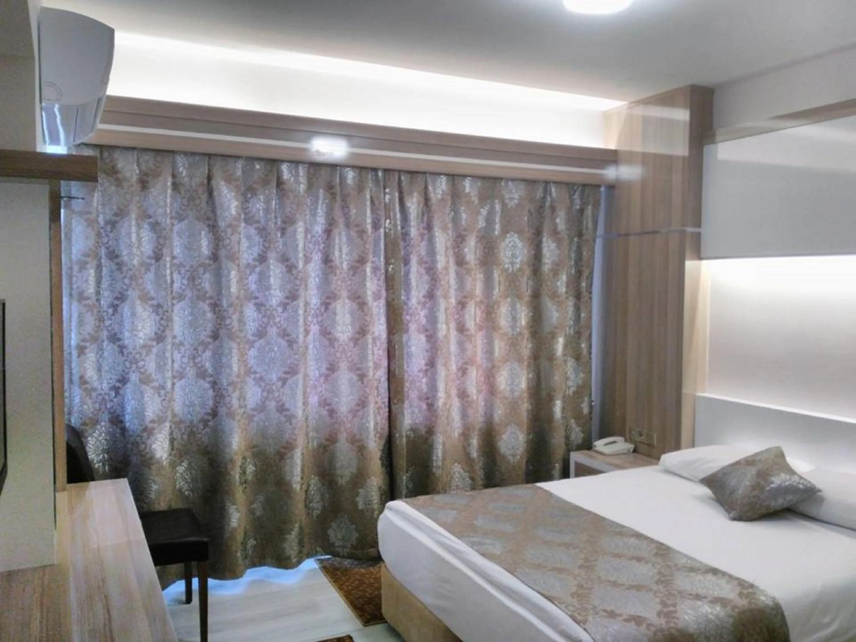 Photo of the whole room in Napa Hotel