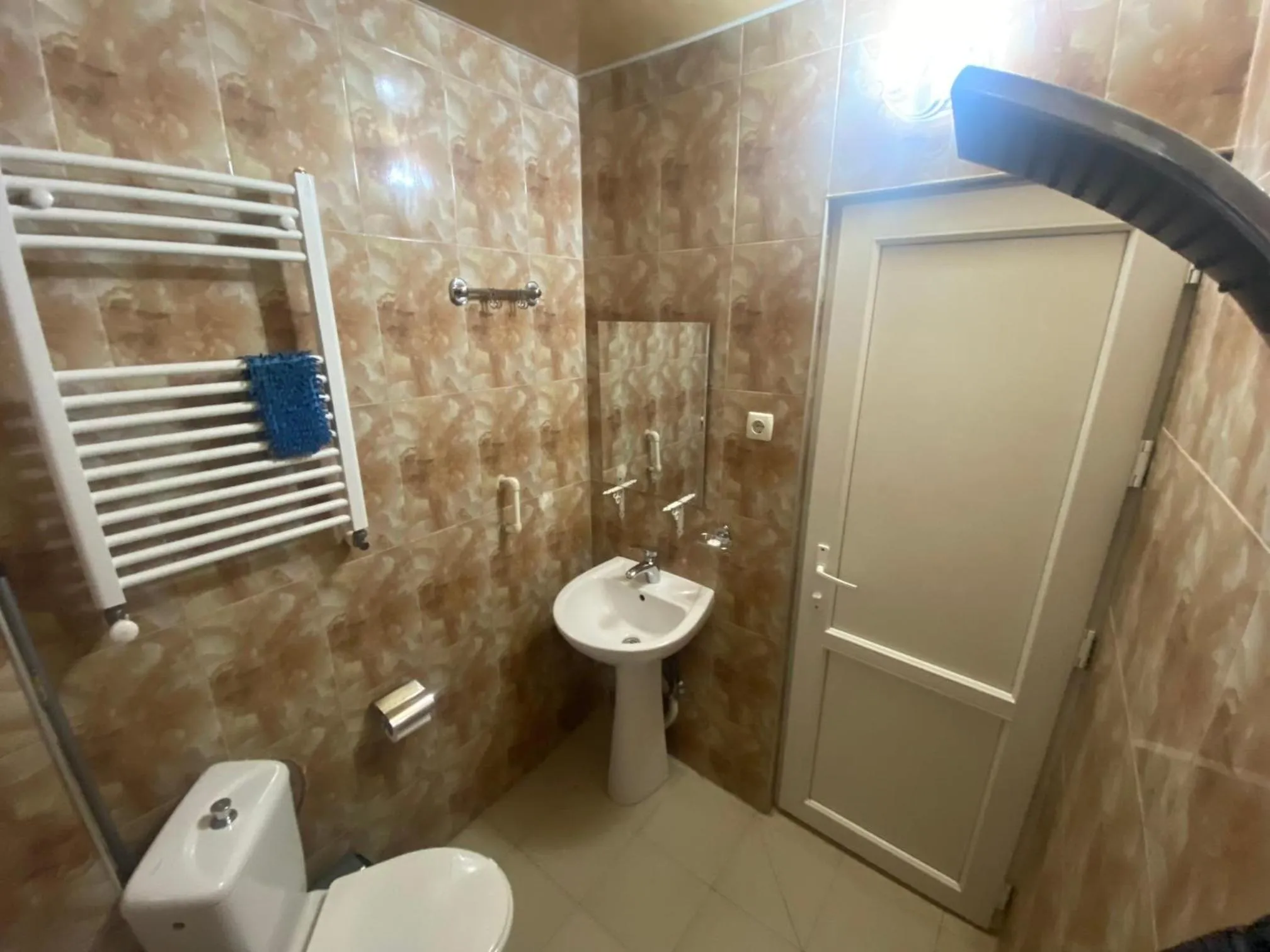 Bathroom in Hotel G & J