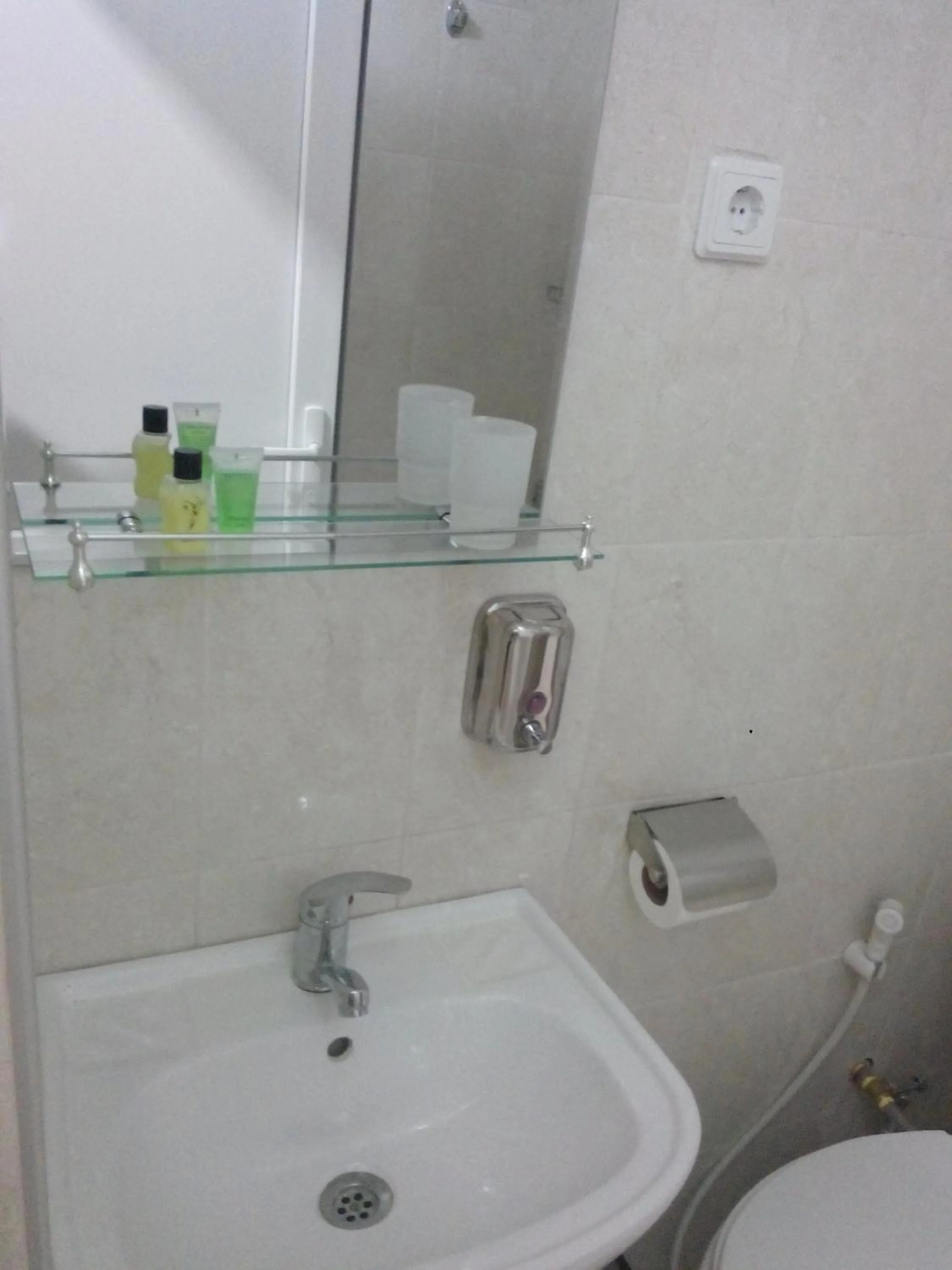 Bathroom in Hotel G & J