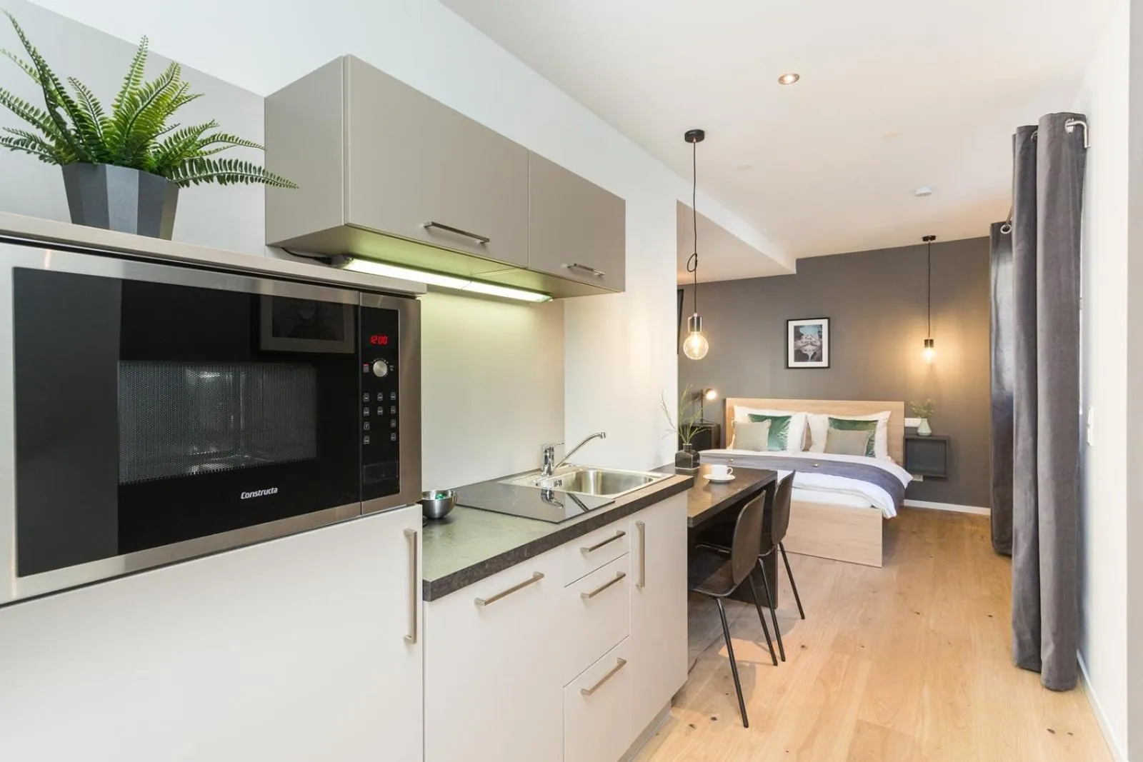 Coffee/tea facilities, Bed in Room 4 & 5 Apartments