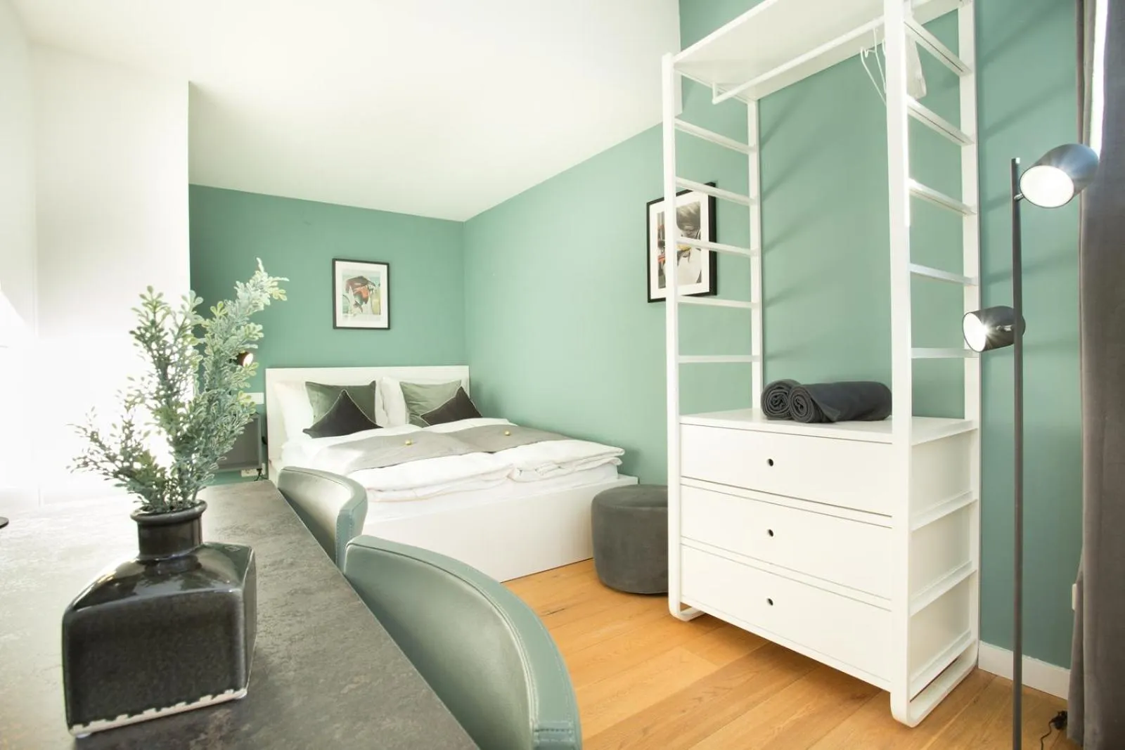 Living room, Bed in Room 4 & 5 Apartments