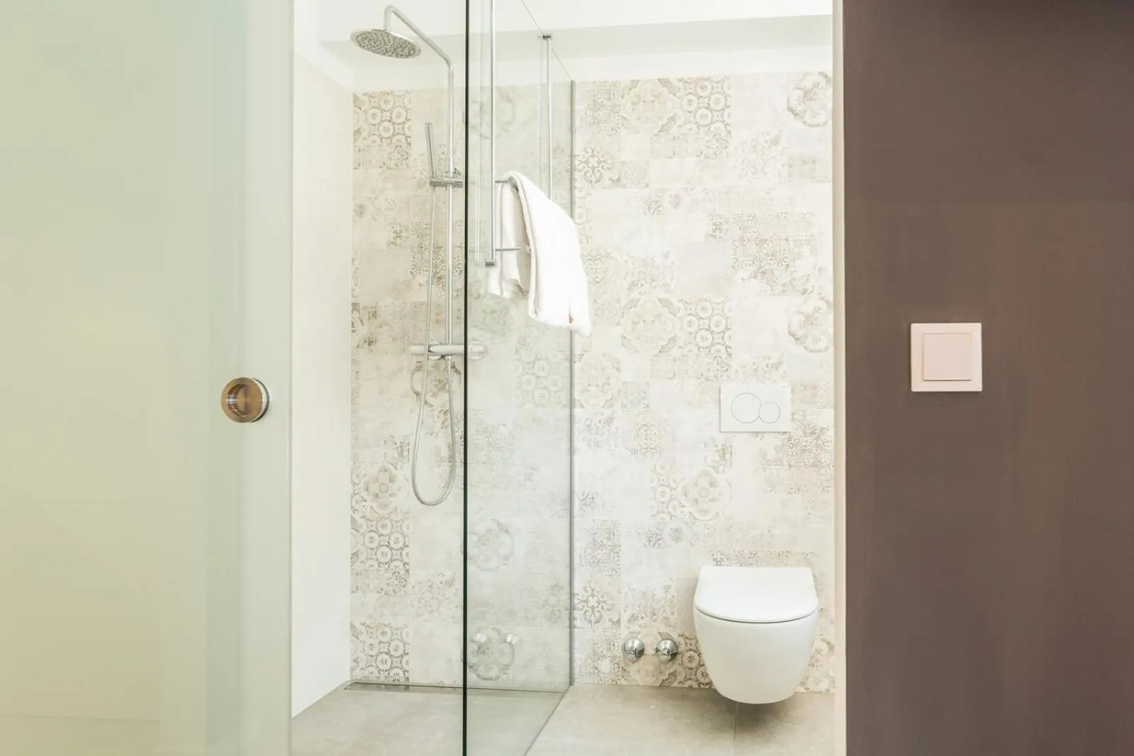 Shower in Room 4 & 5 Apartments