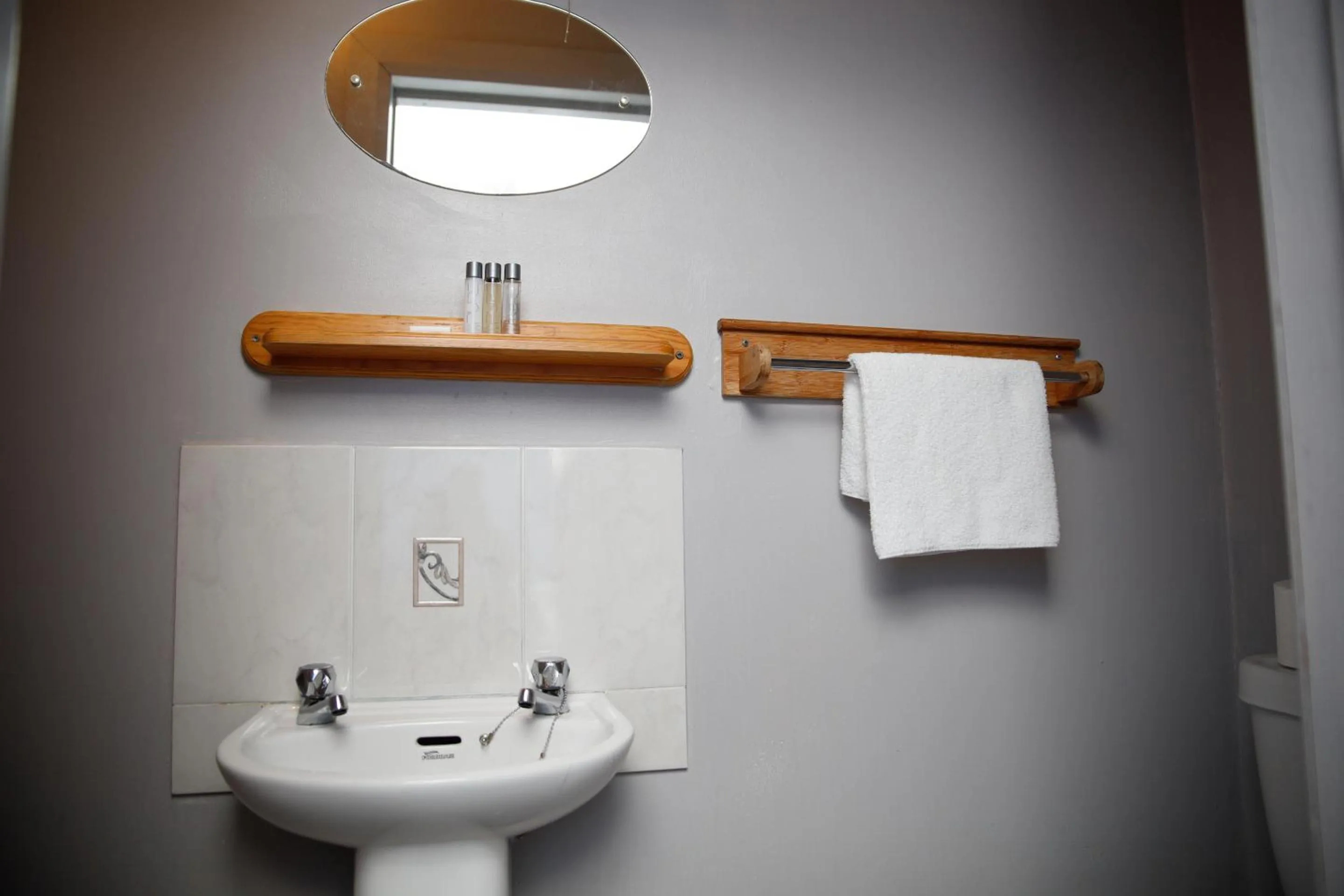 Bedroom in The Old Ship Aground