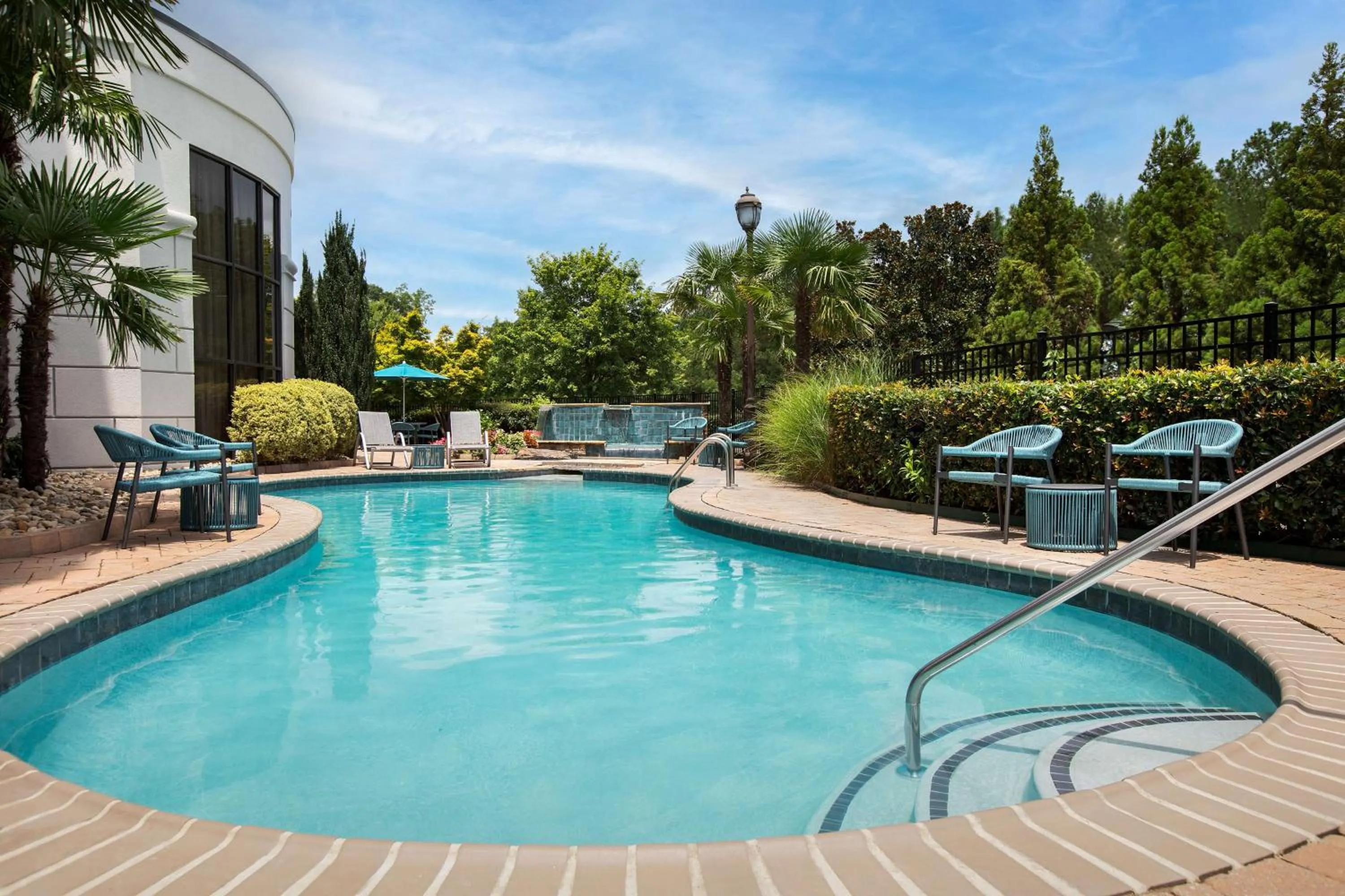 Pool view in Hampton Inn & Suites Atlanta-Six Flags