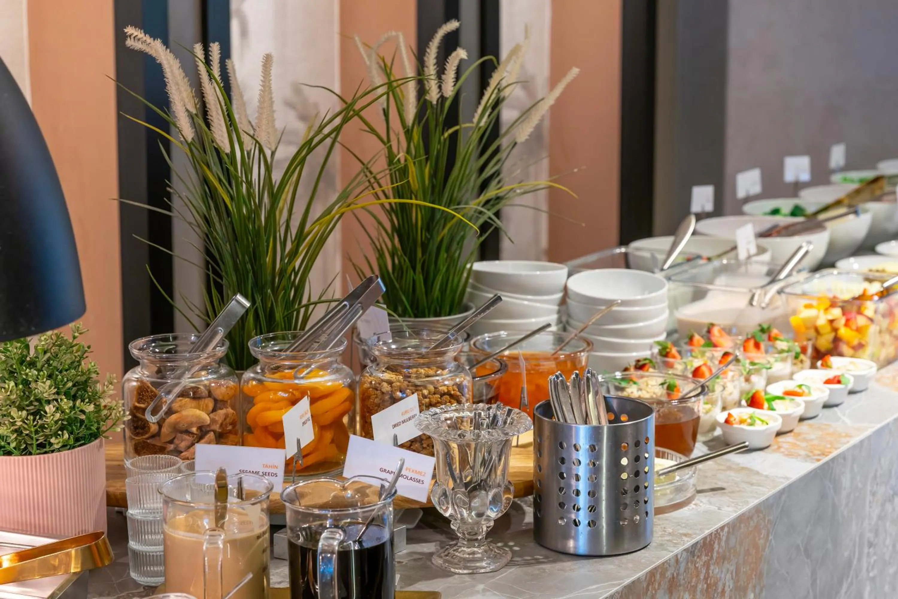 Restaurant/places to eat in The New Hotel Zeybek