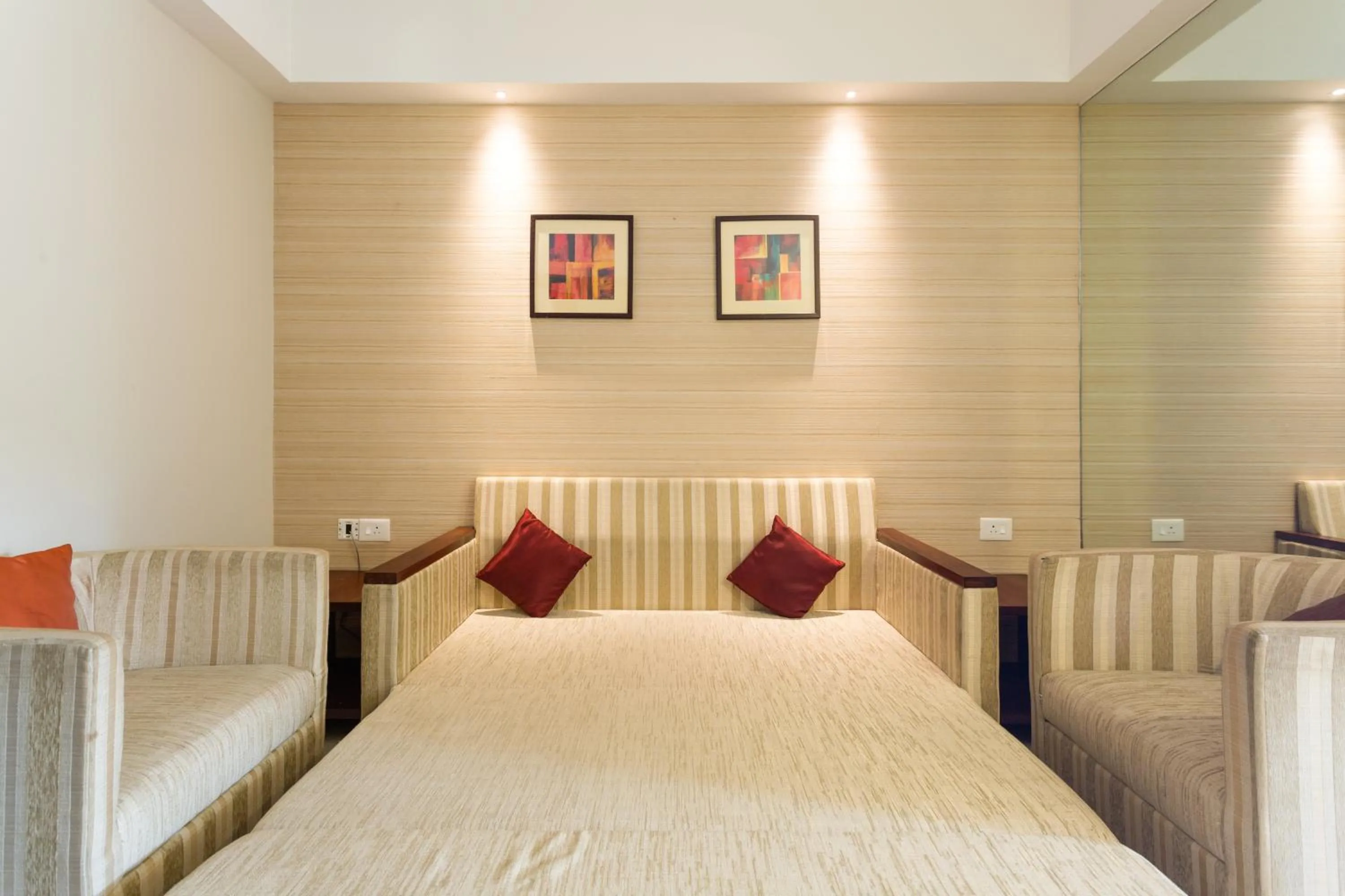 D Homz Suites