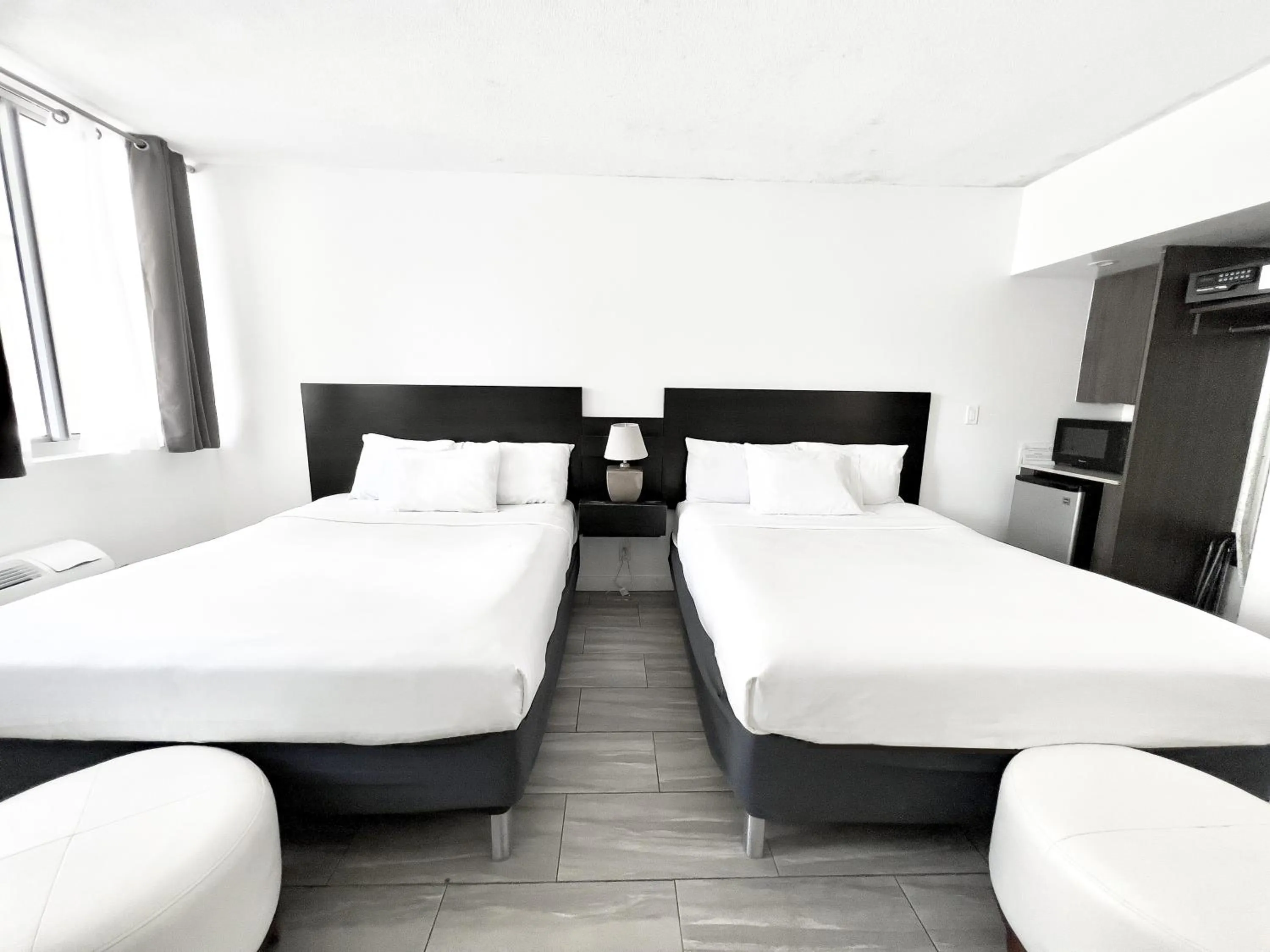 Bed in Beach Gardens