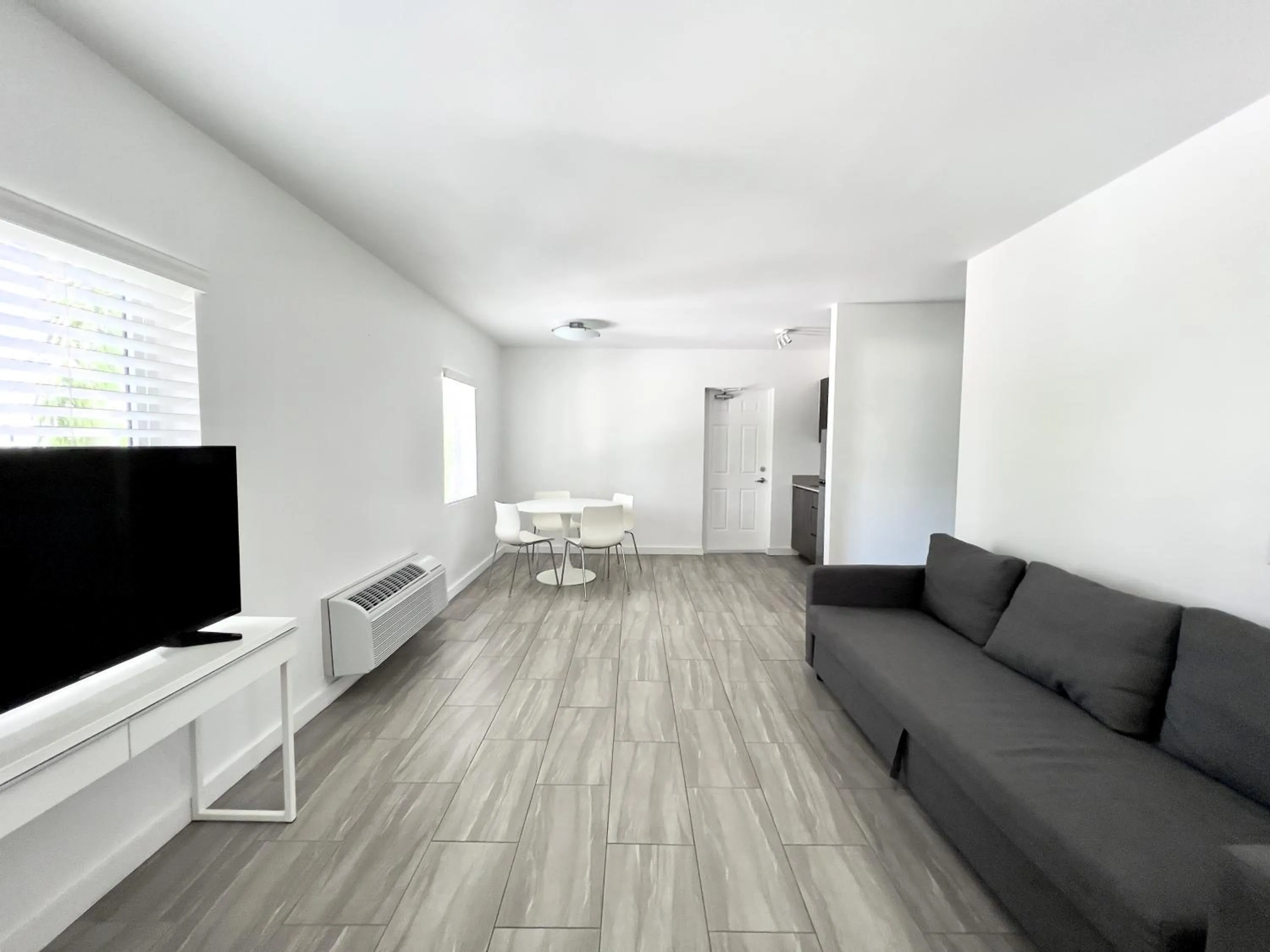 TV and multimedia in Beach Gardens