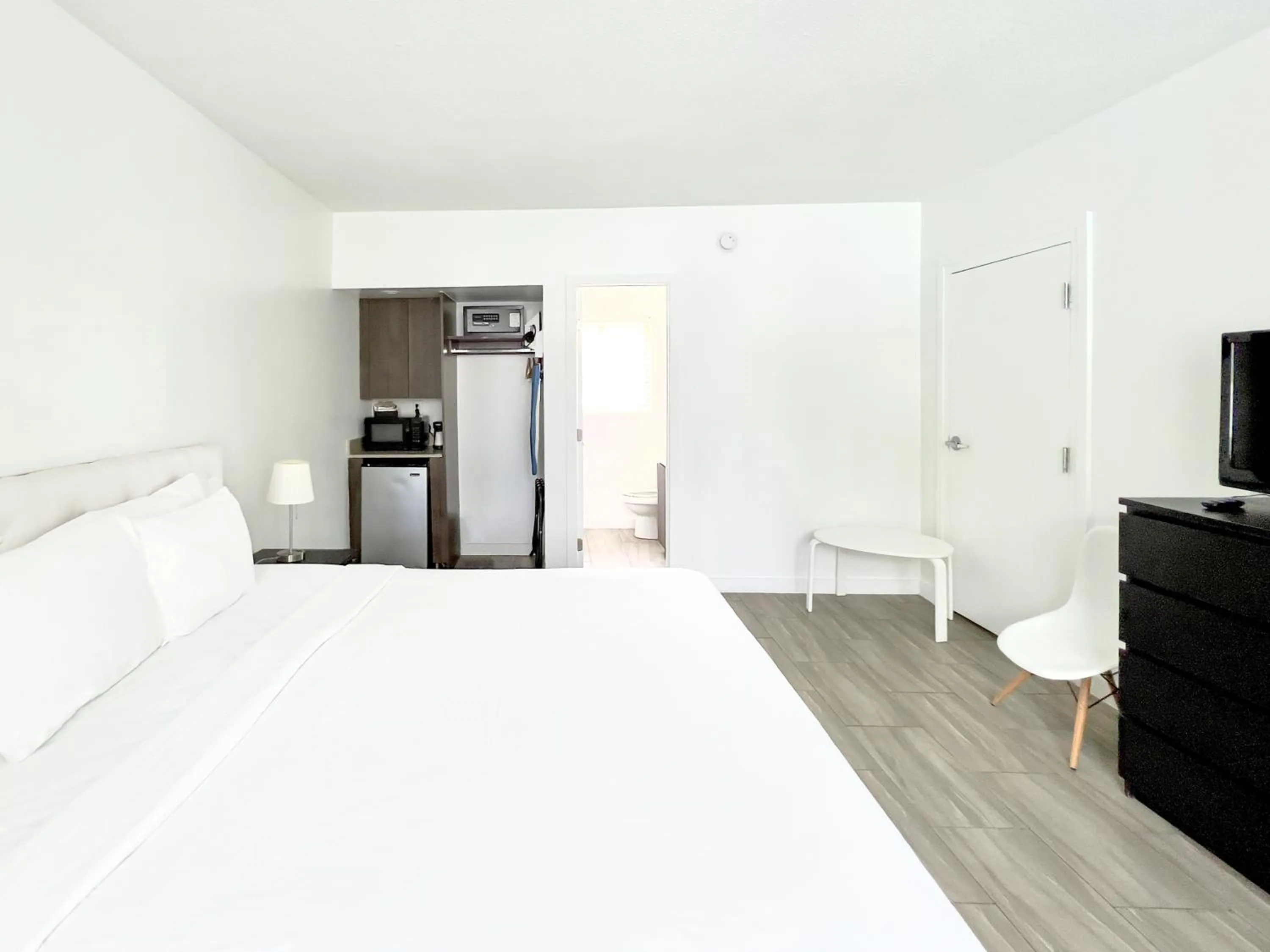 Bed in Beach Gardens