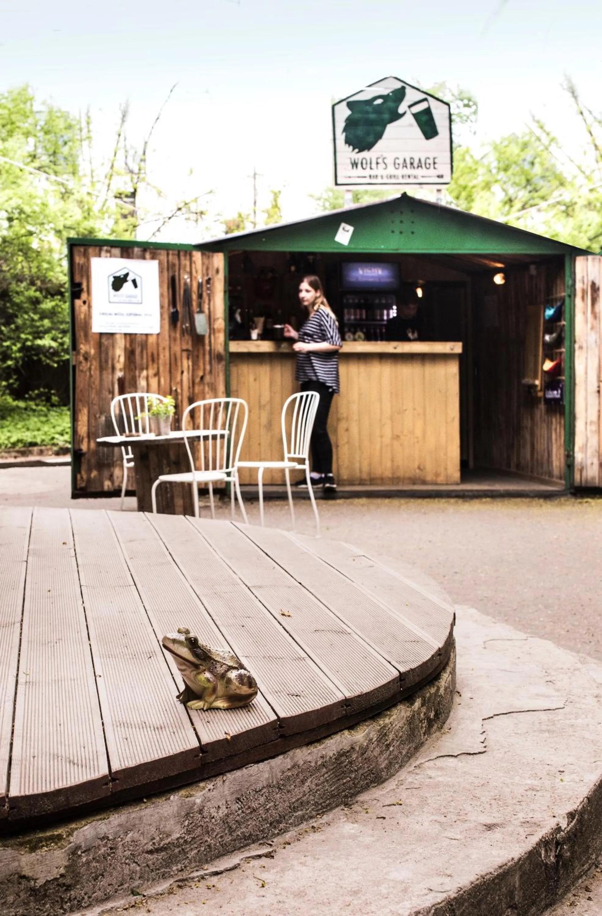 Patio in Downtown Forest Hostel & Camping