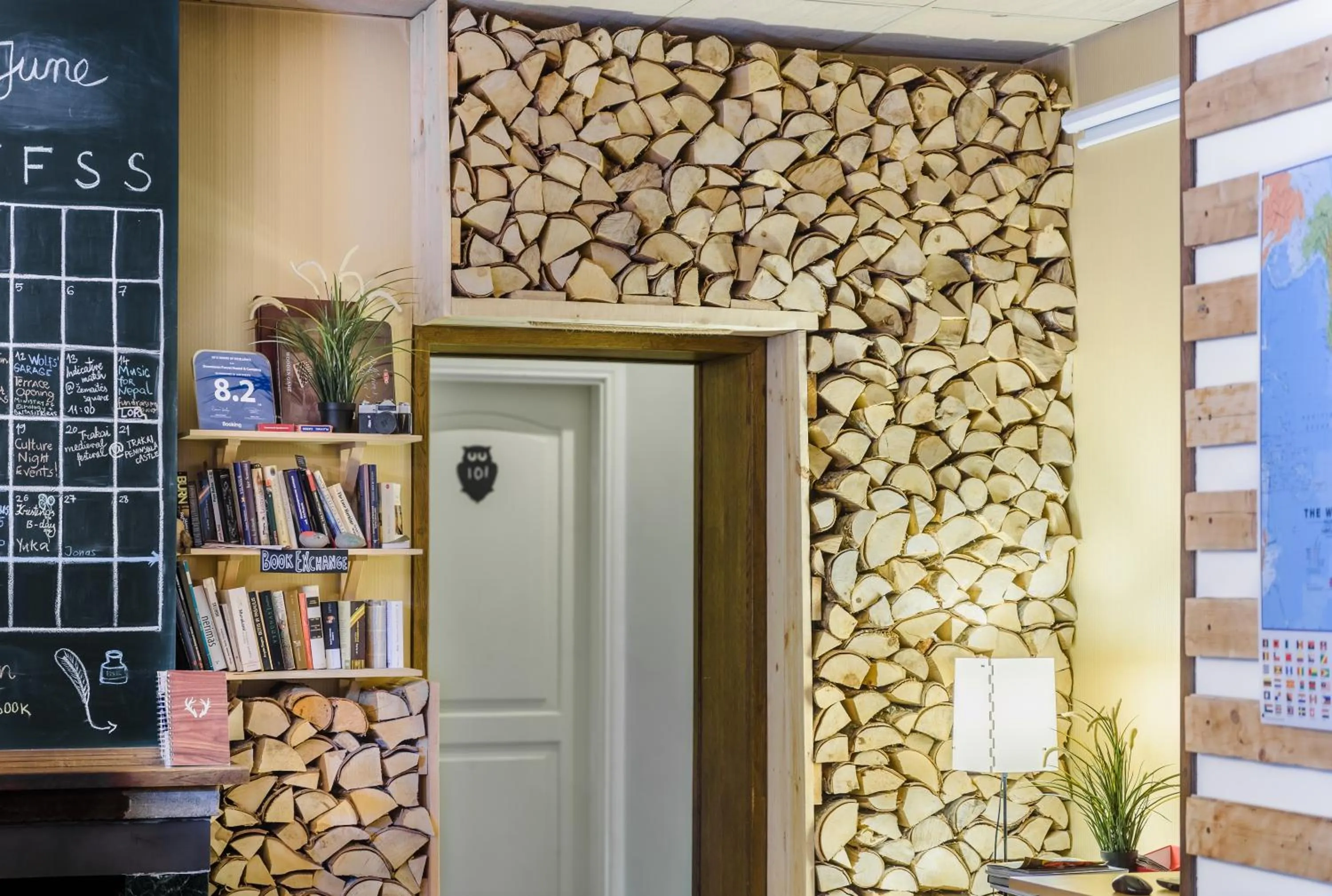 Lobby or reception in Downtown Forest Hostel & Camping