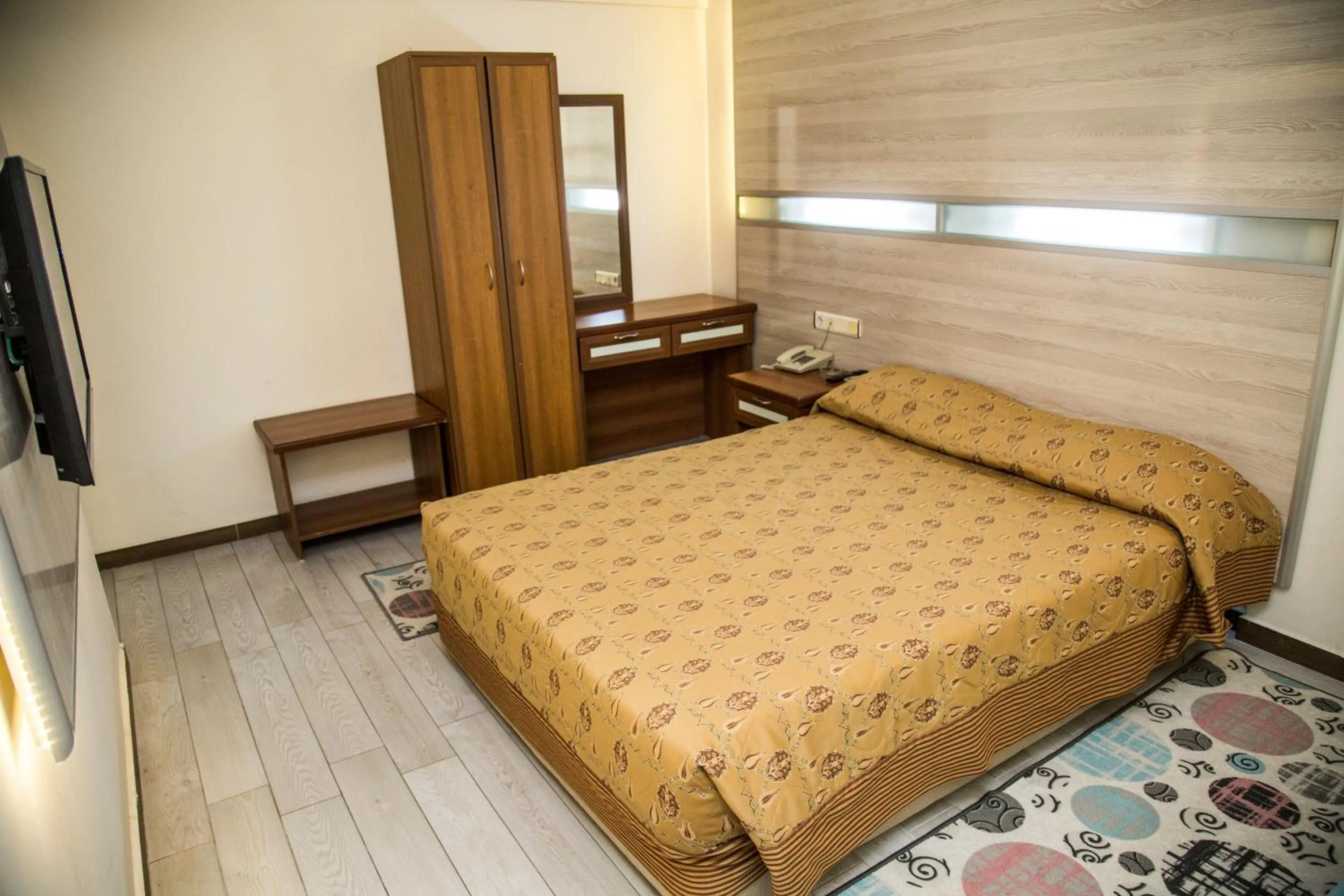 Photo of the whole room, Bed in Reis Thermal Otel