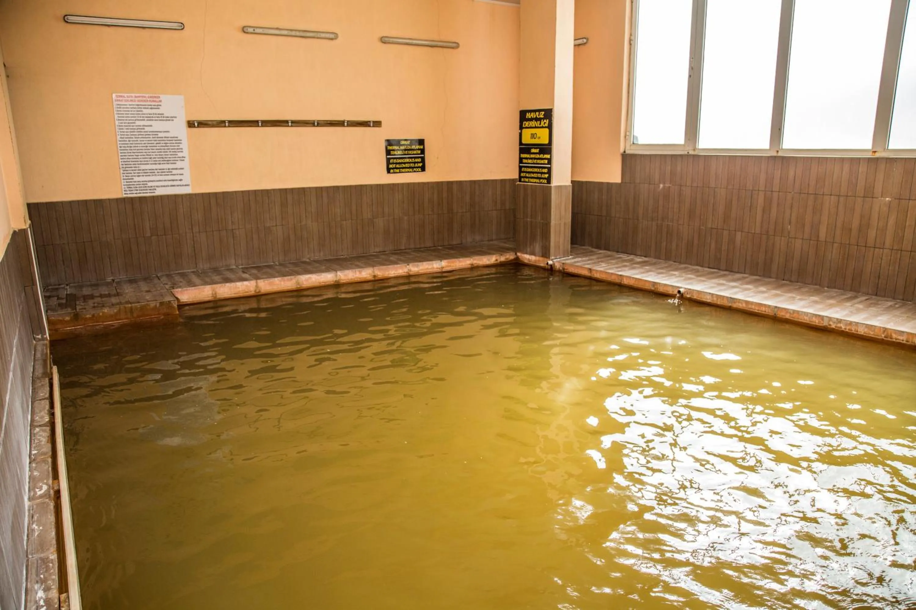 Hot Spring Bath in Reis Thermal Otel