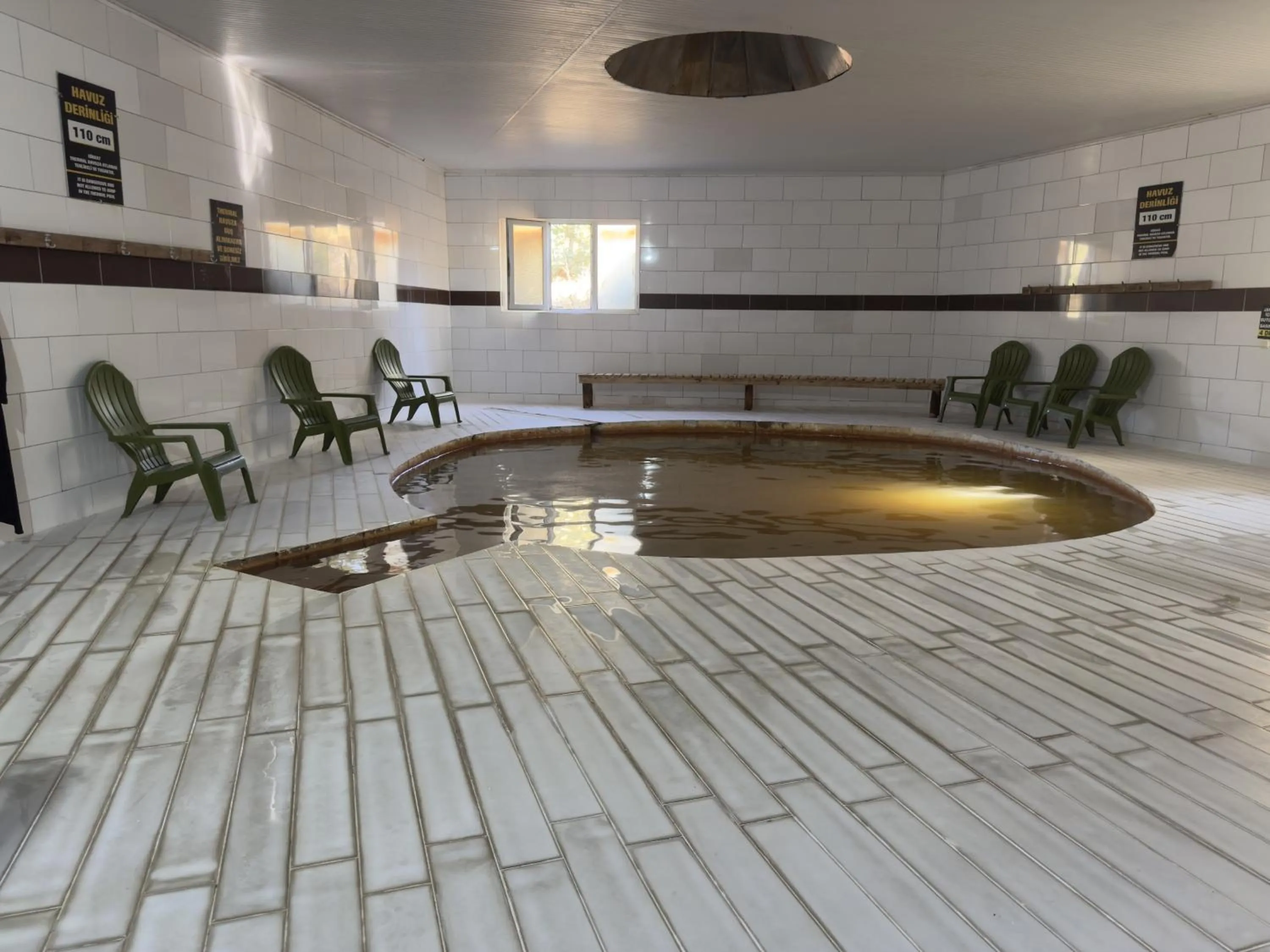 Hot Spring Bath in Reis Thermal Otel