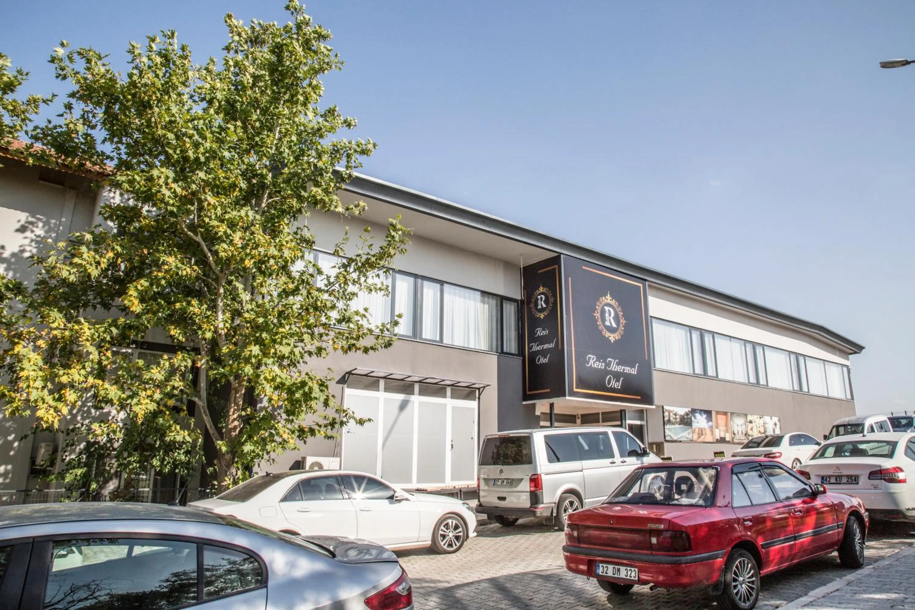 Facade/entrance in Reis Thermal Otel