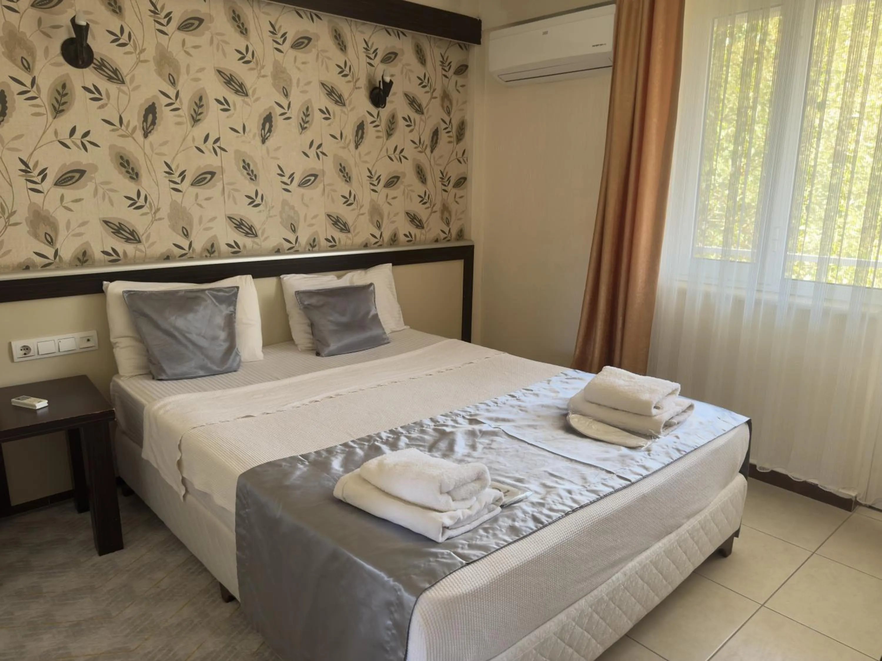 Bedroom, Bed in Reis Thermal Otel